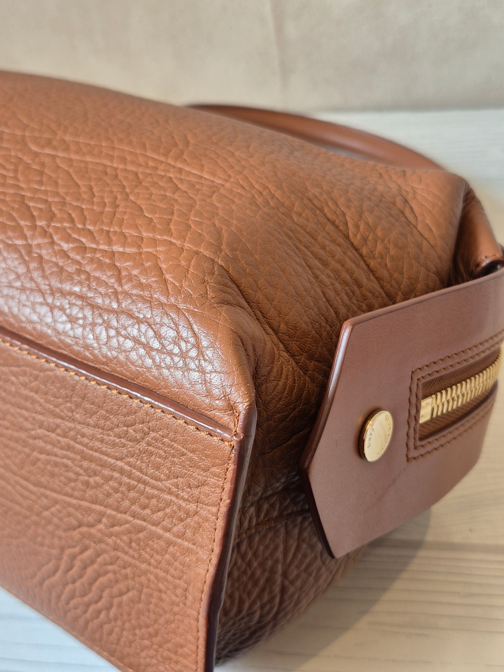 Givenchy Sway Tophand