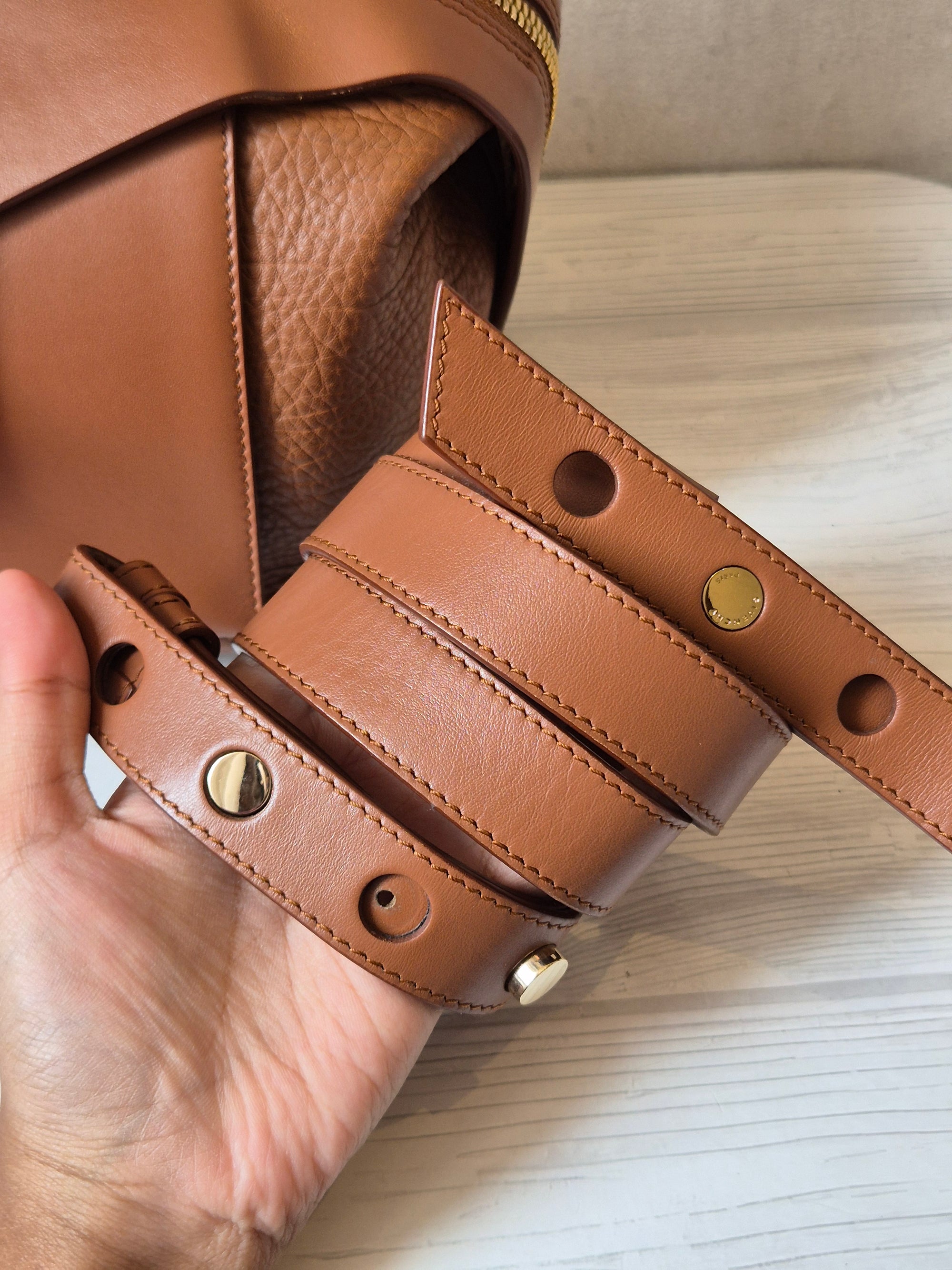 Givenchy Sway Tophand
