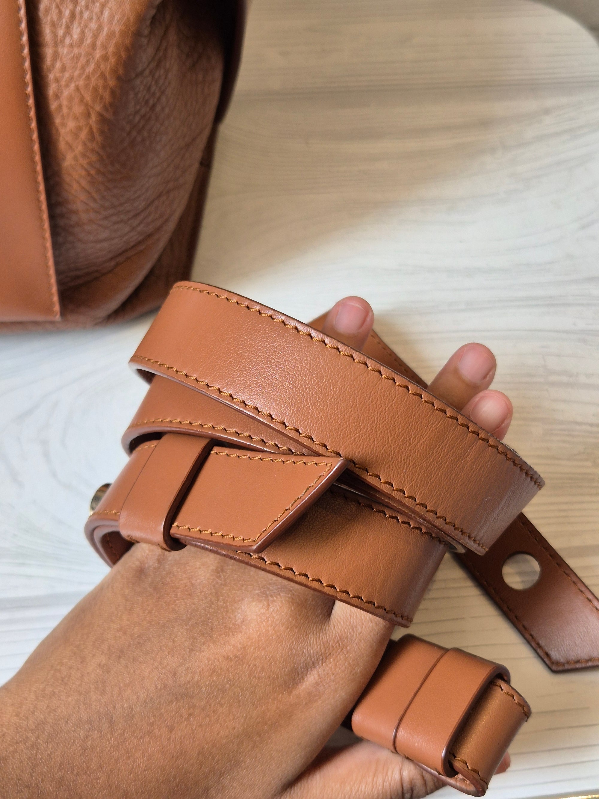 Givenchy Sway Tophand