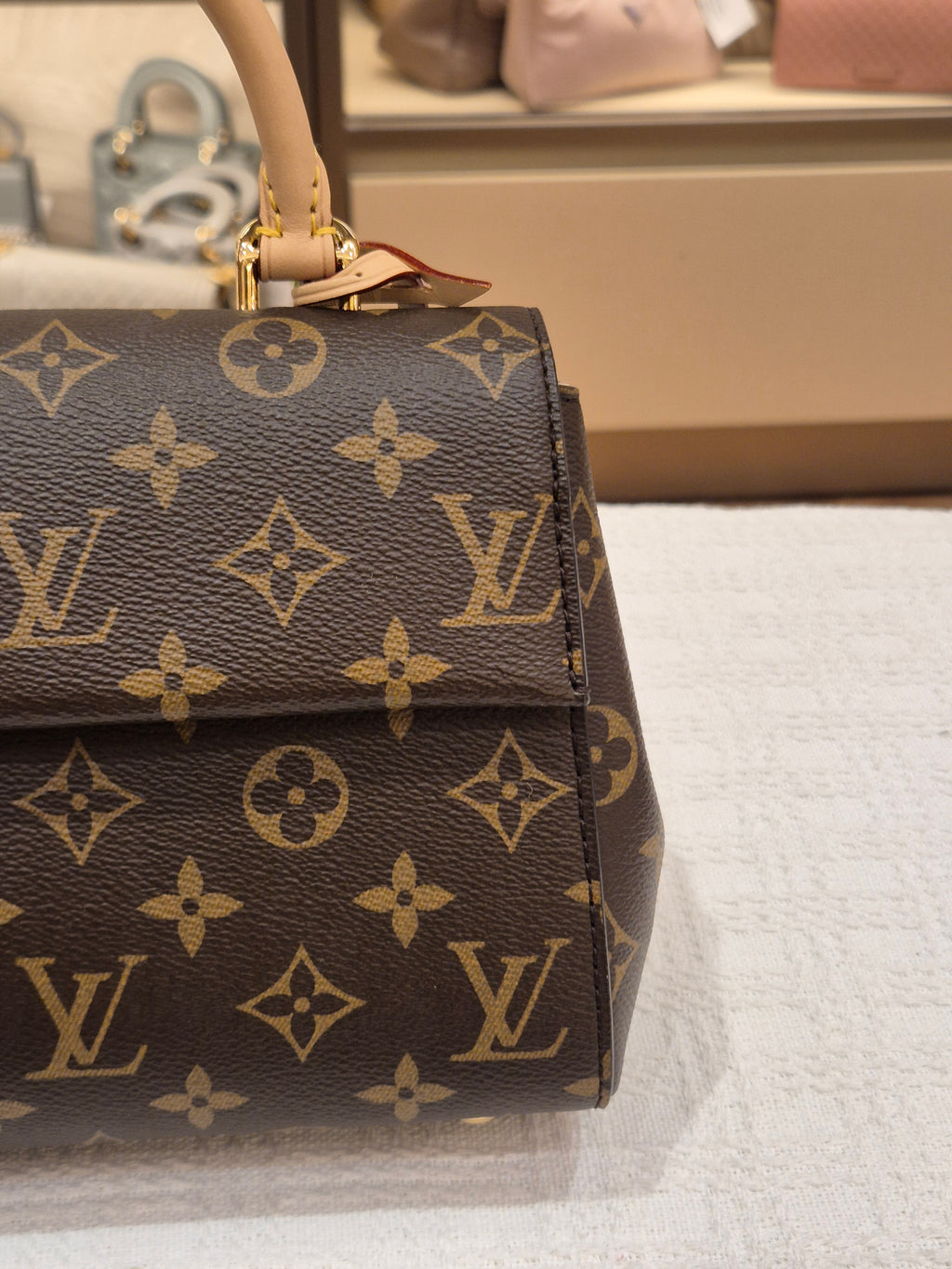 Louis Vuitton Mini Clunny monogram