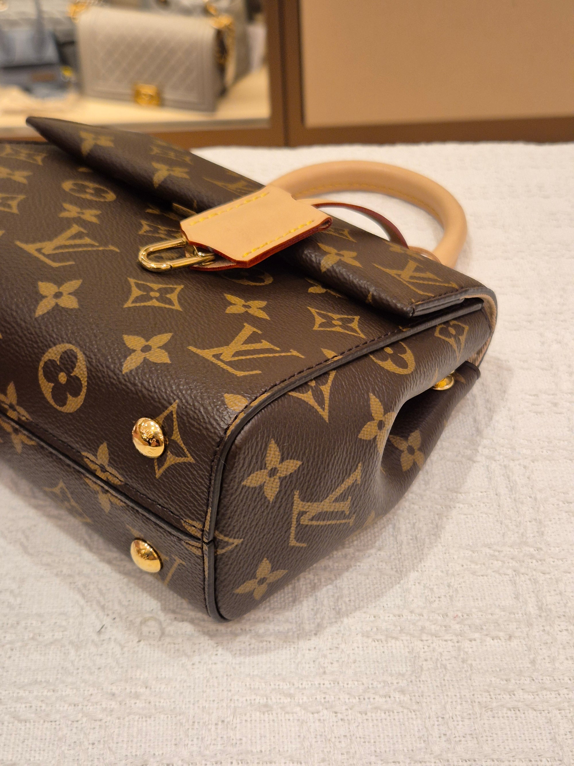 Louis Vuitton Mini Clunny monogram