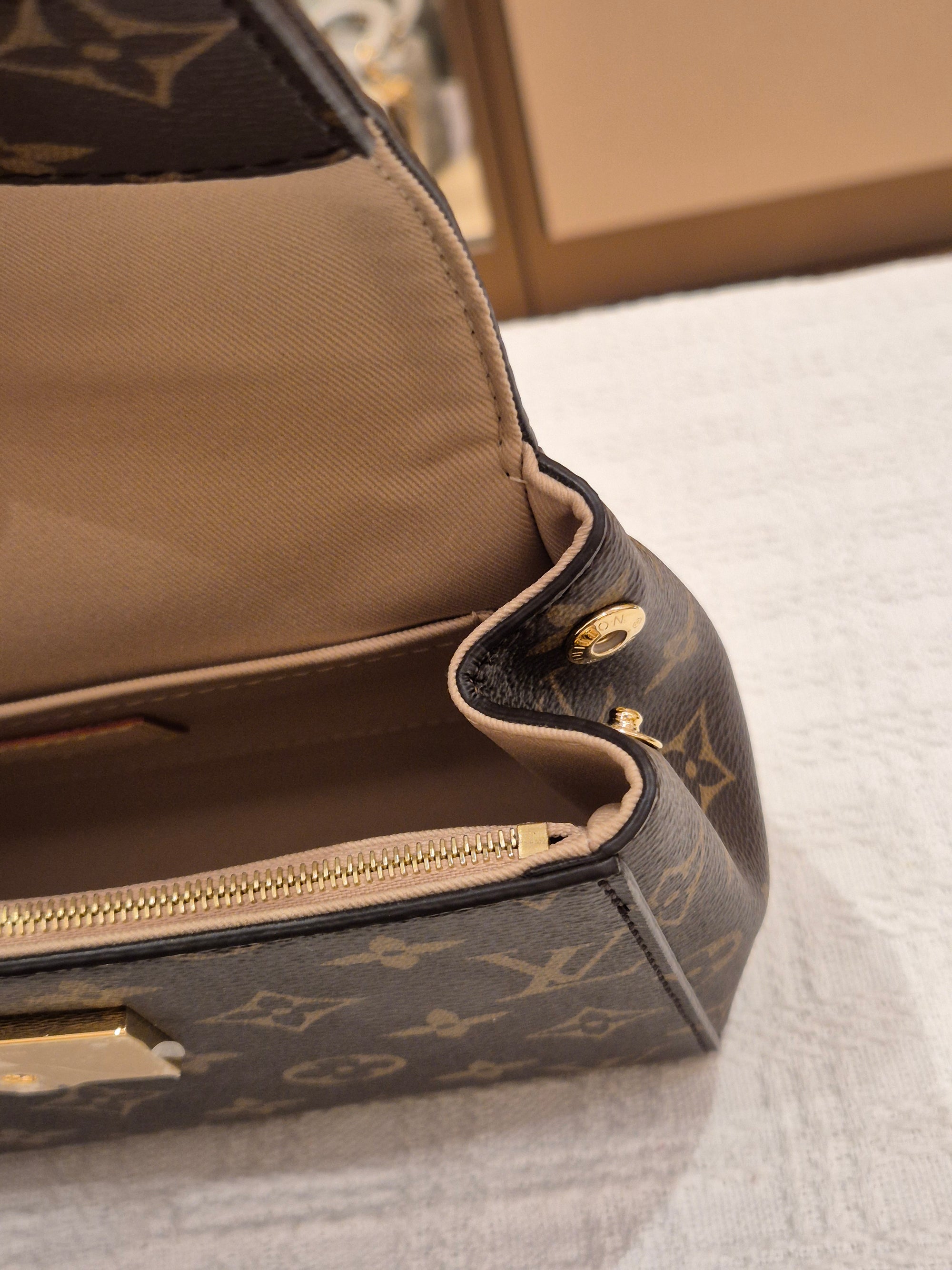 Louis Vuitton Mini Clunny monogram