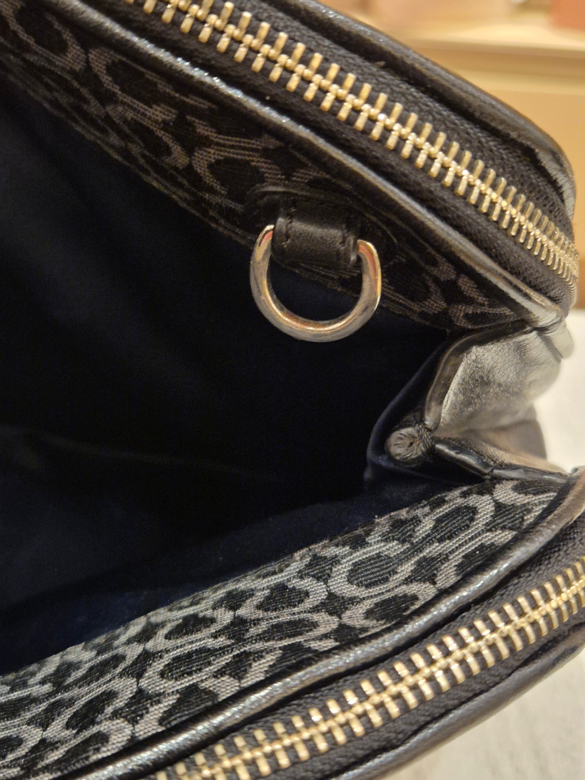 Coach Double Zipper Signature