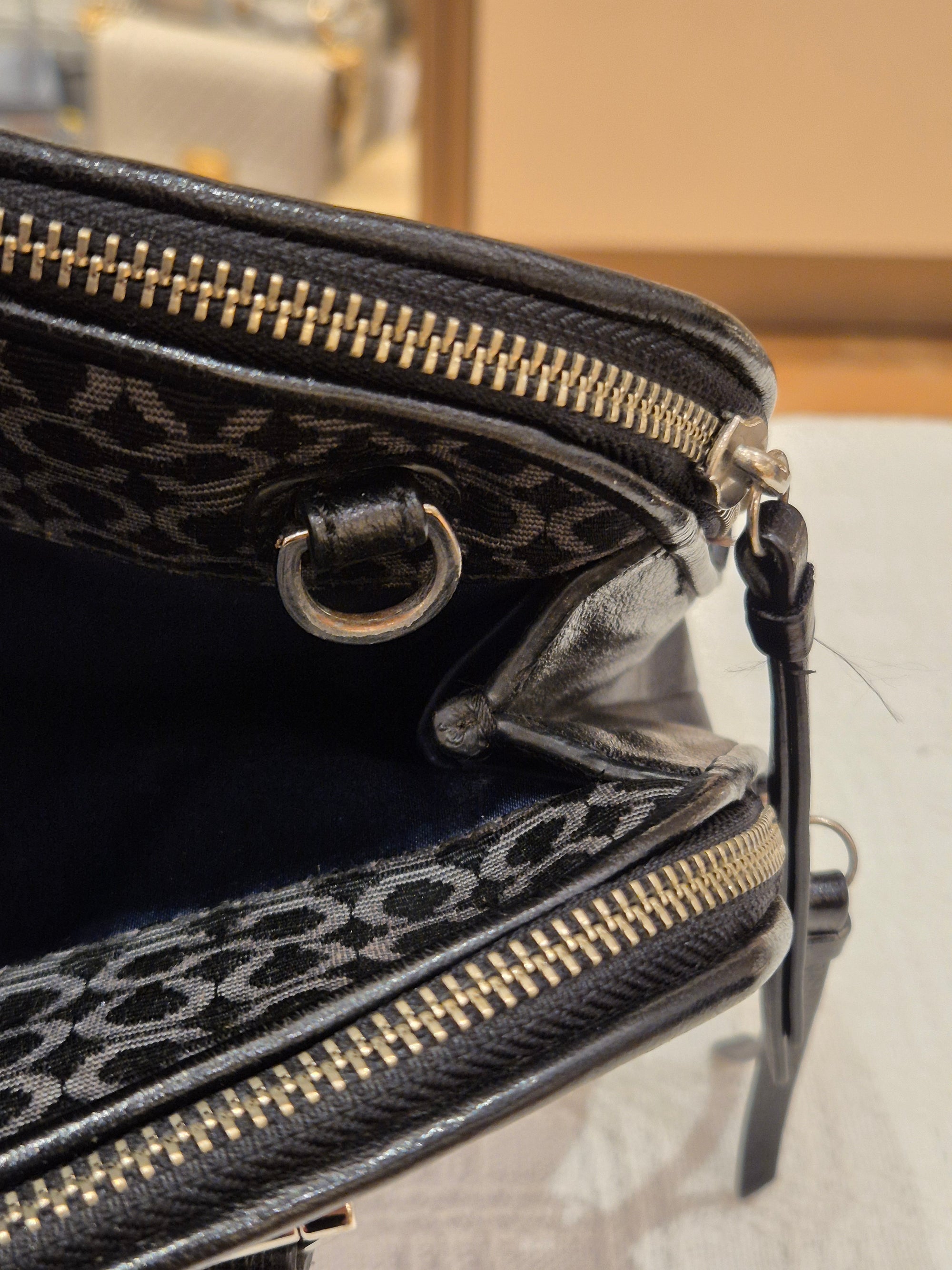 Coach Double Zipper Signature
