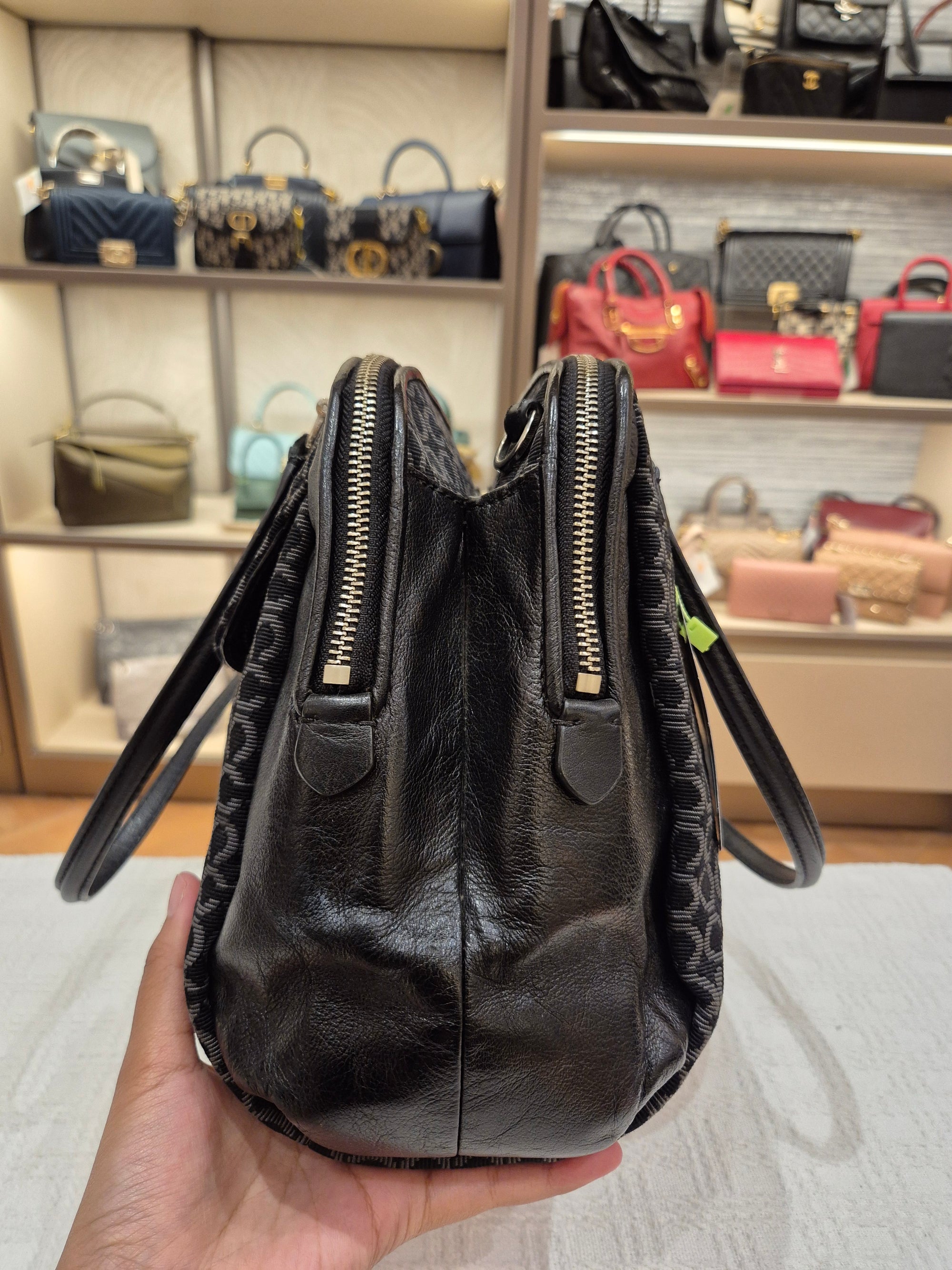 Coach Double Zipper Signature