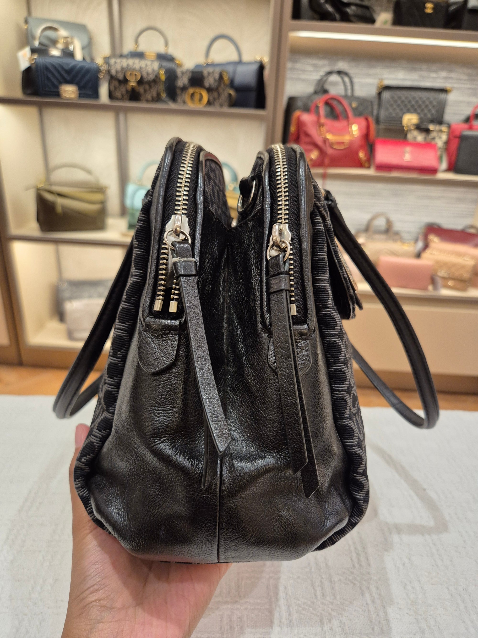 Coach Double Zipper Signature