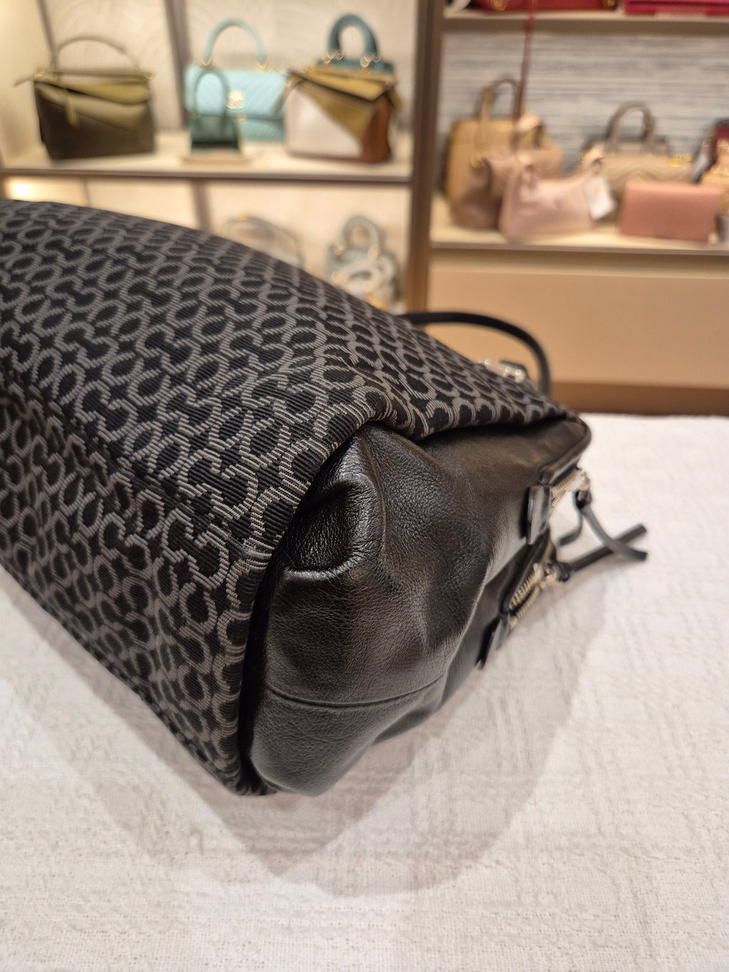 Coach Double Zipper Signature