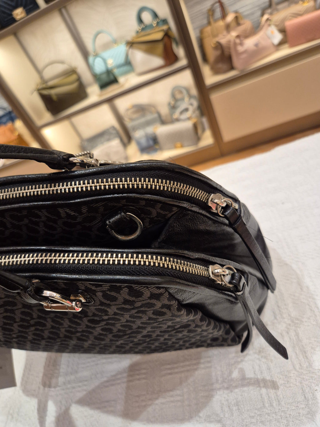 Coach Double Zipper Signature