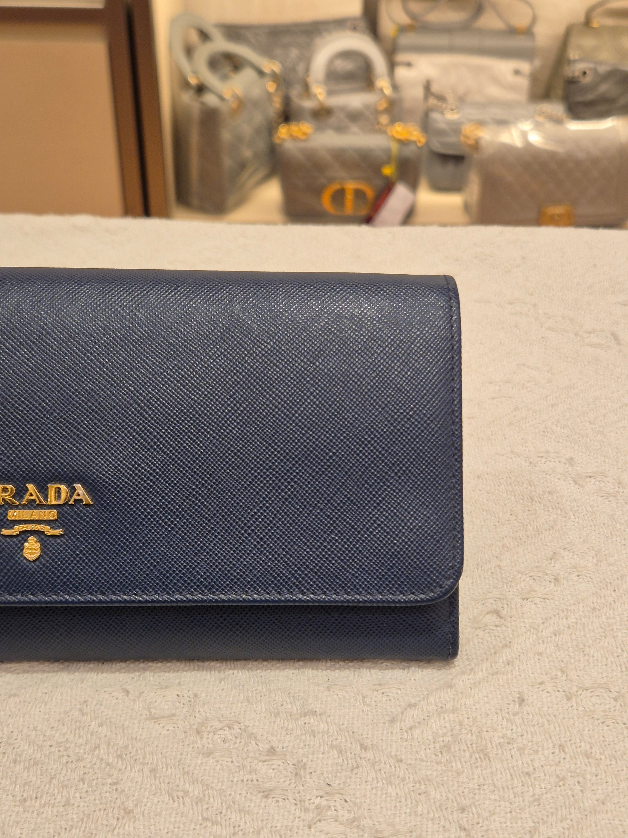 Prada Wallet On Chain