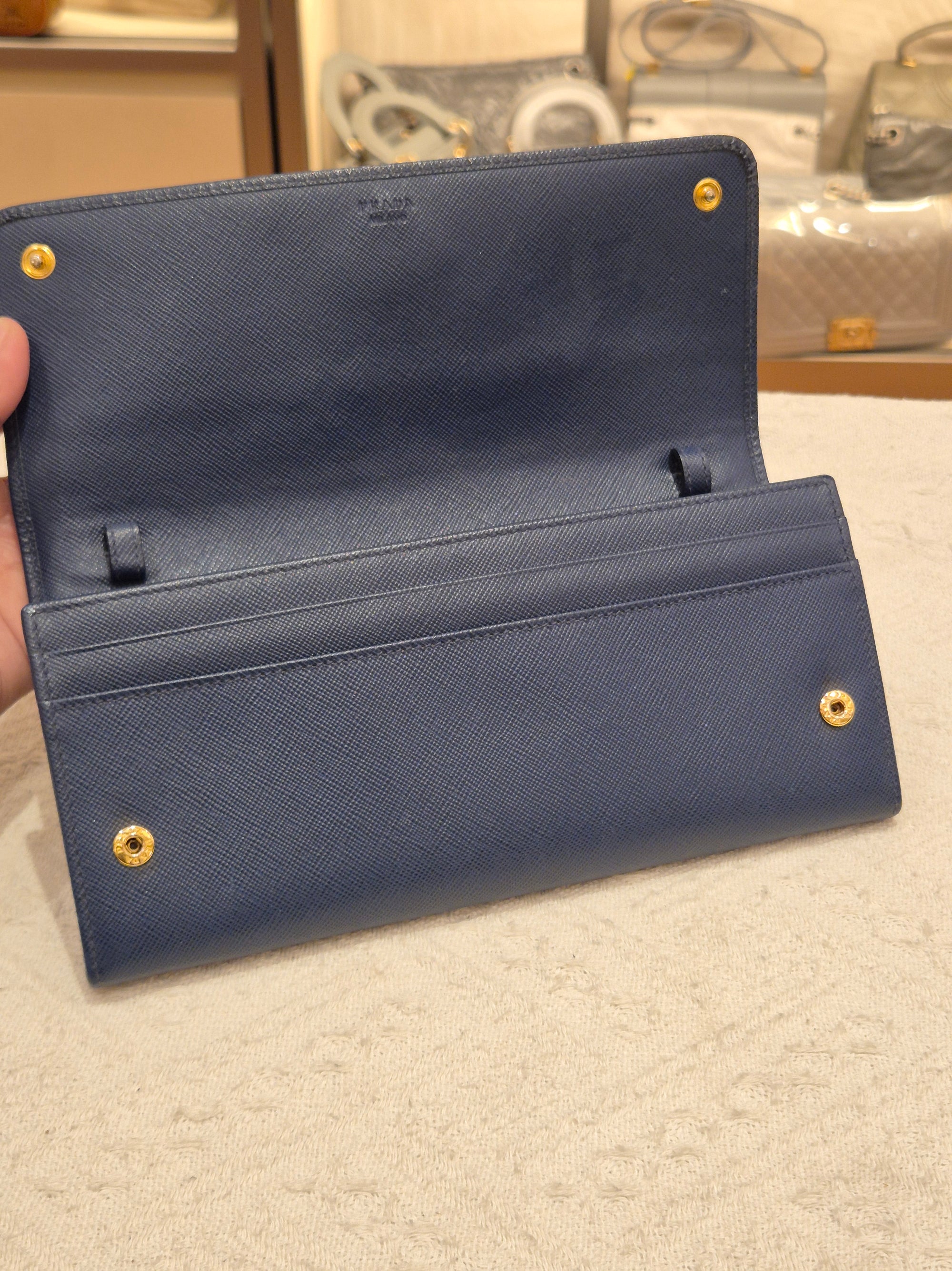 Prada Wallet On Chain