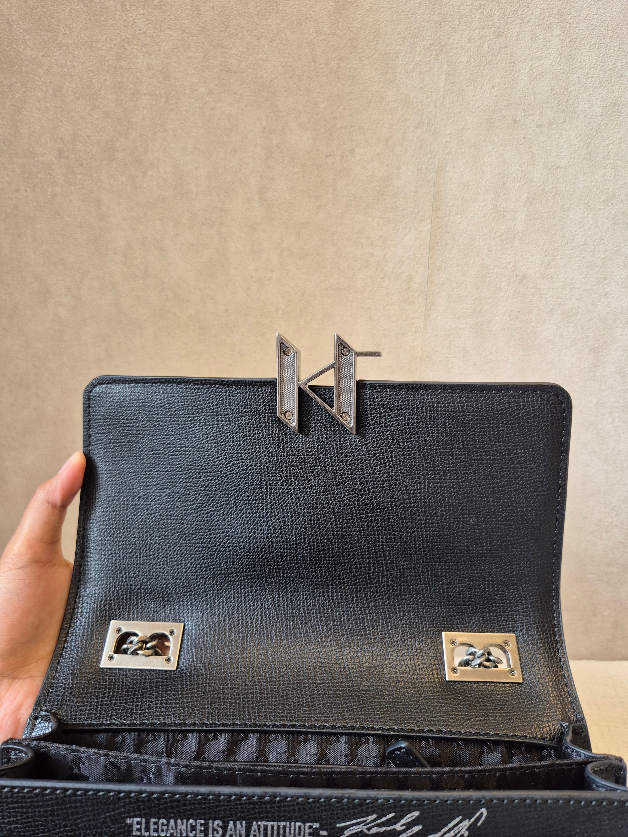 Karl Corine Flap Motif