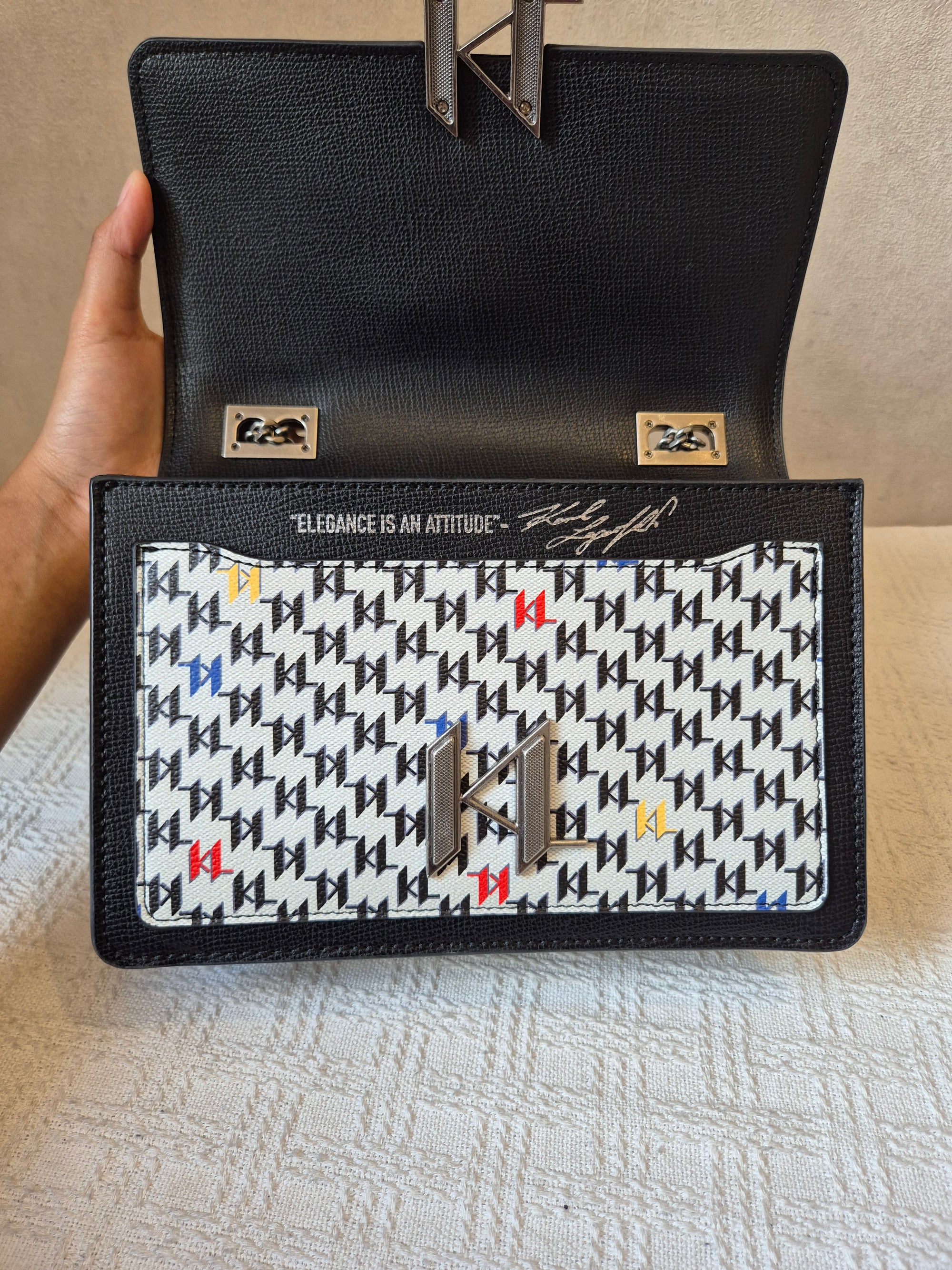 Karl Corine Flap Motif