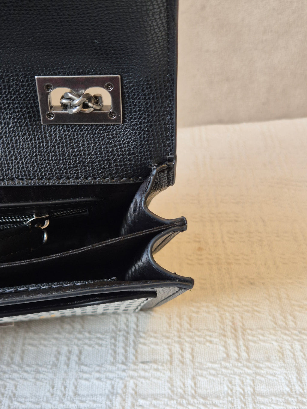 Karl Corine Flap Motif