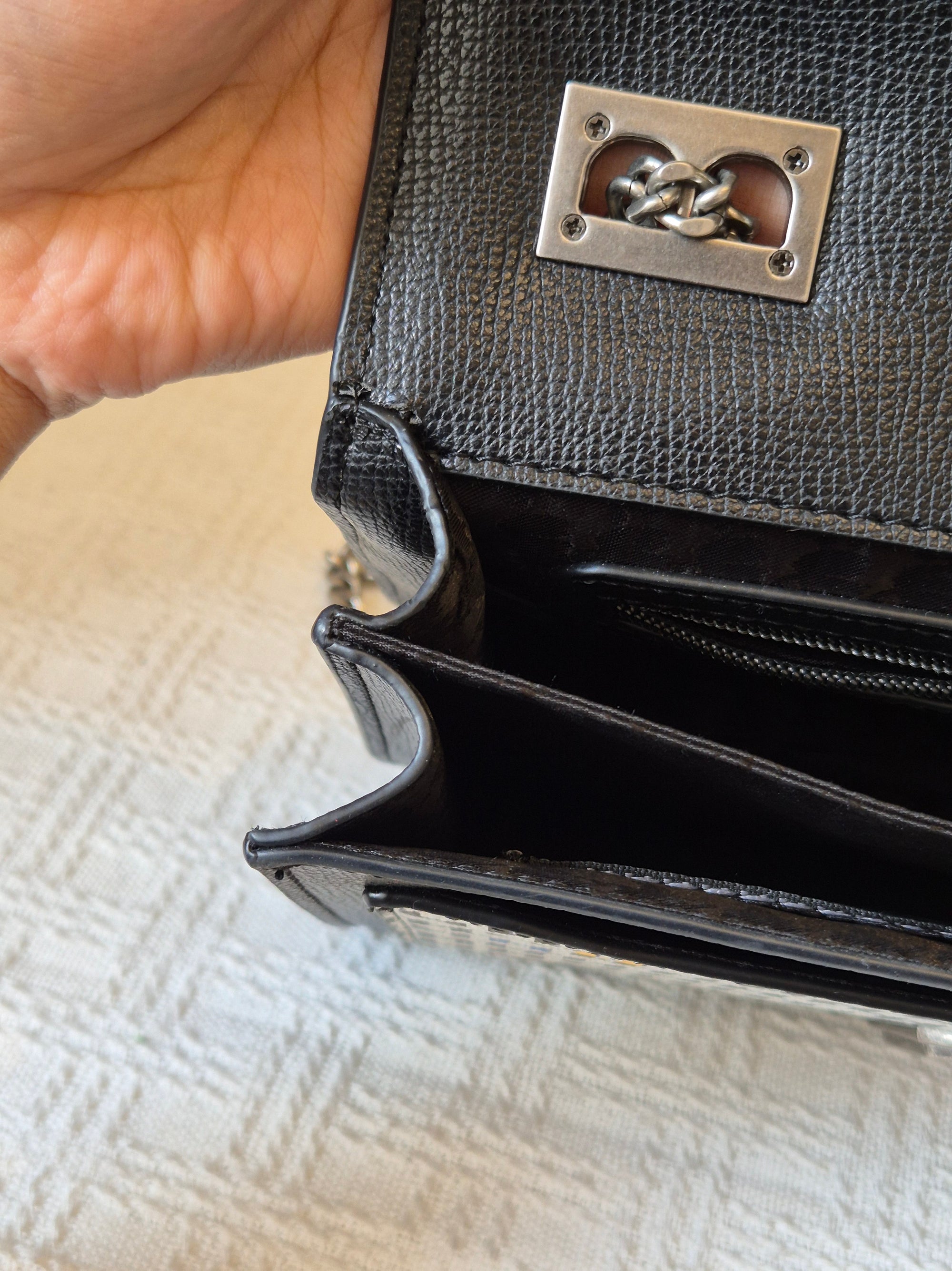 Karl Corine Flap Motif