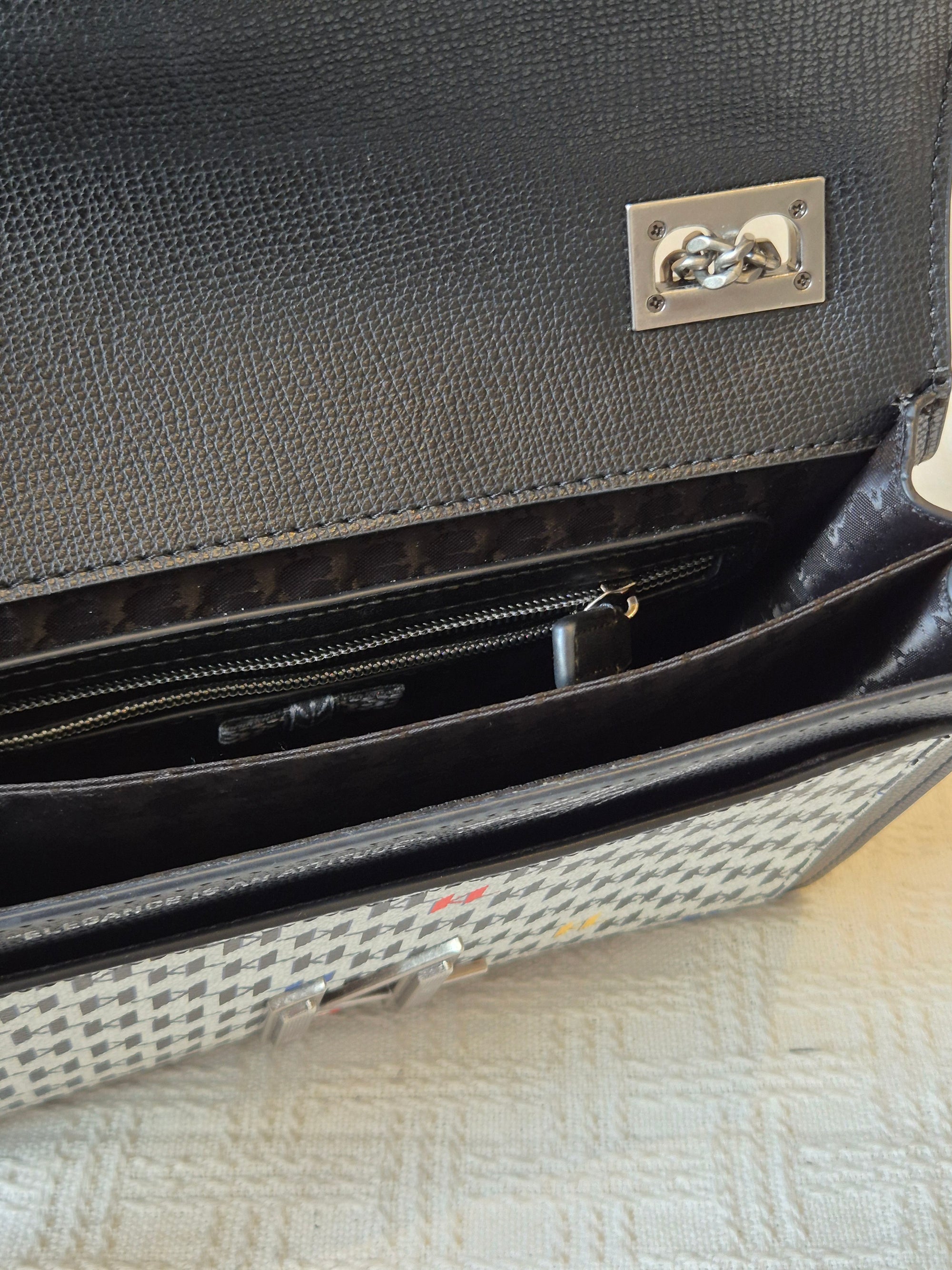 Karl Corine Flap Motif