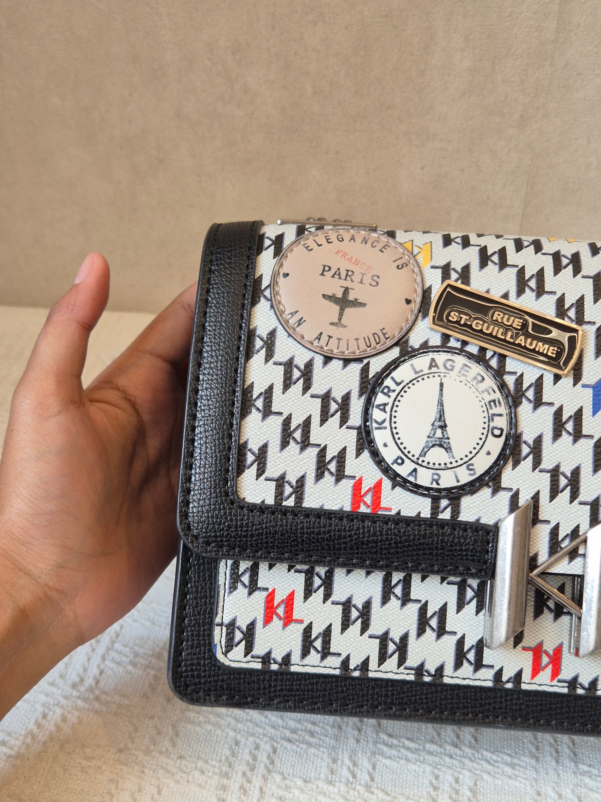 Karl Corine Flap Motif