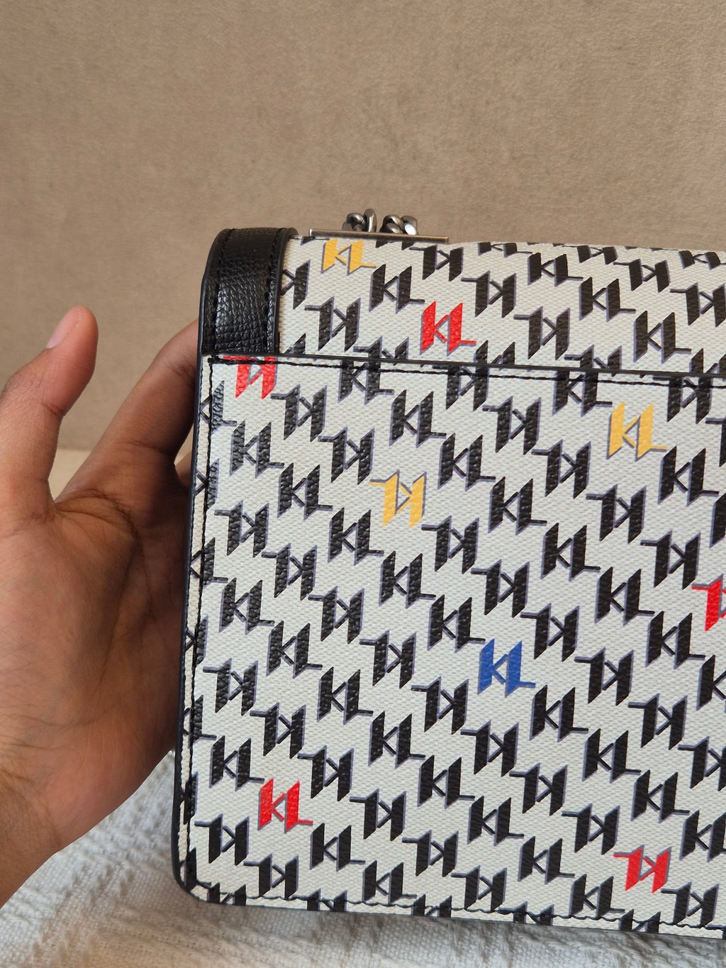 Karl Corine Flap Motif