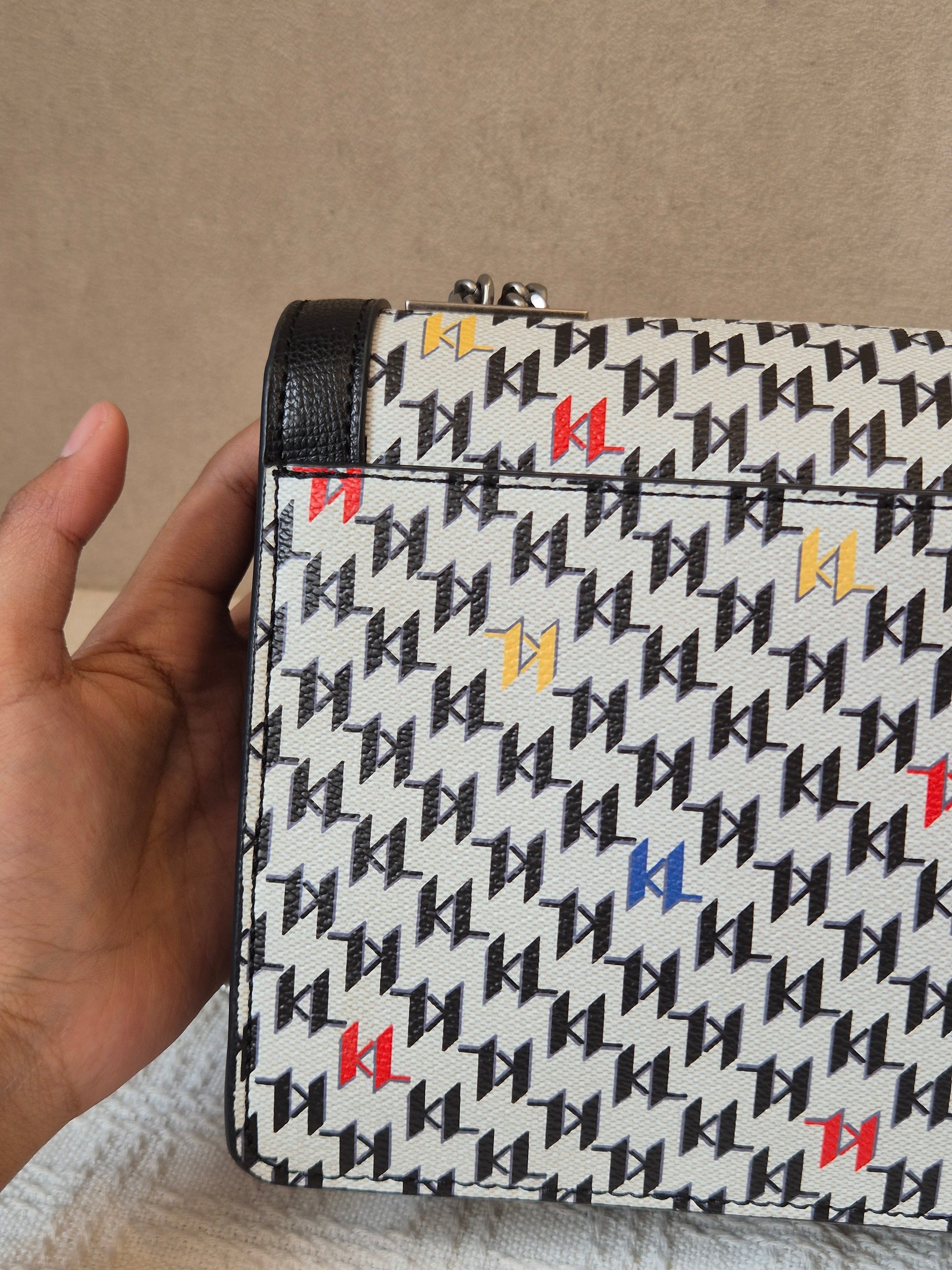 Karl Corine Flap Motif