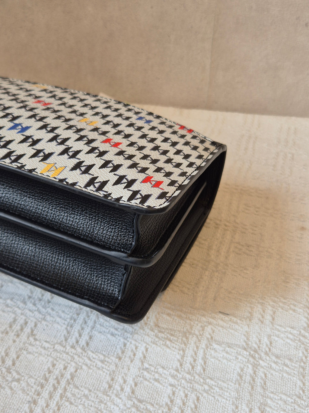 Karl Corine Flap Motif