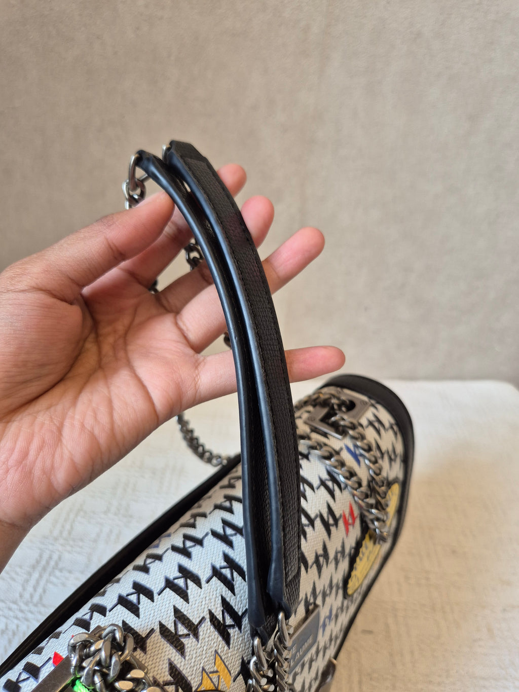 Karl Corine Flap Motif