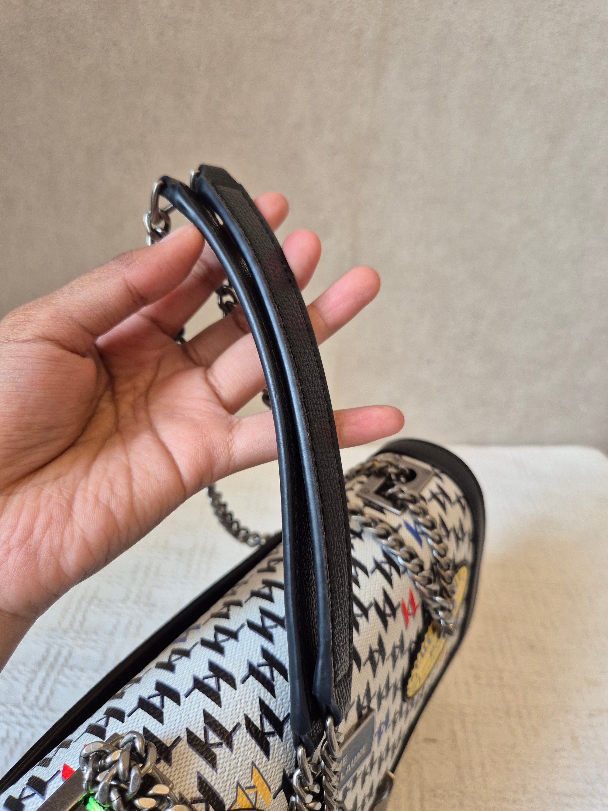Karl Corine Flap Motif
