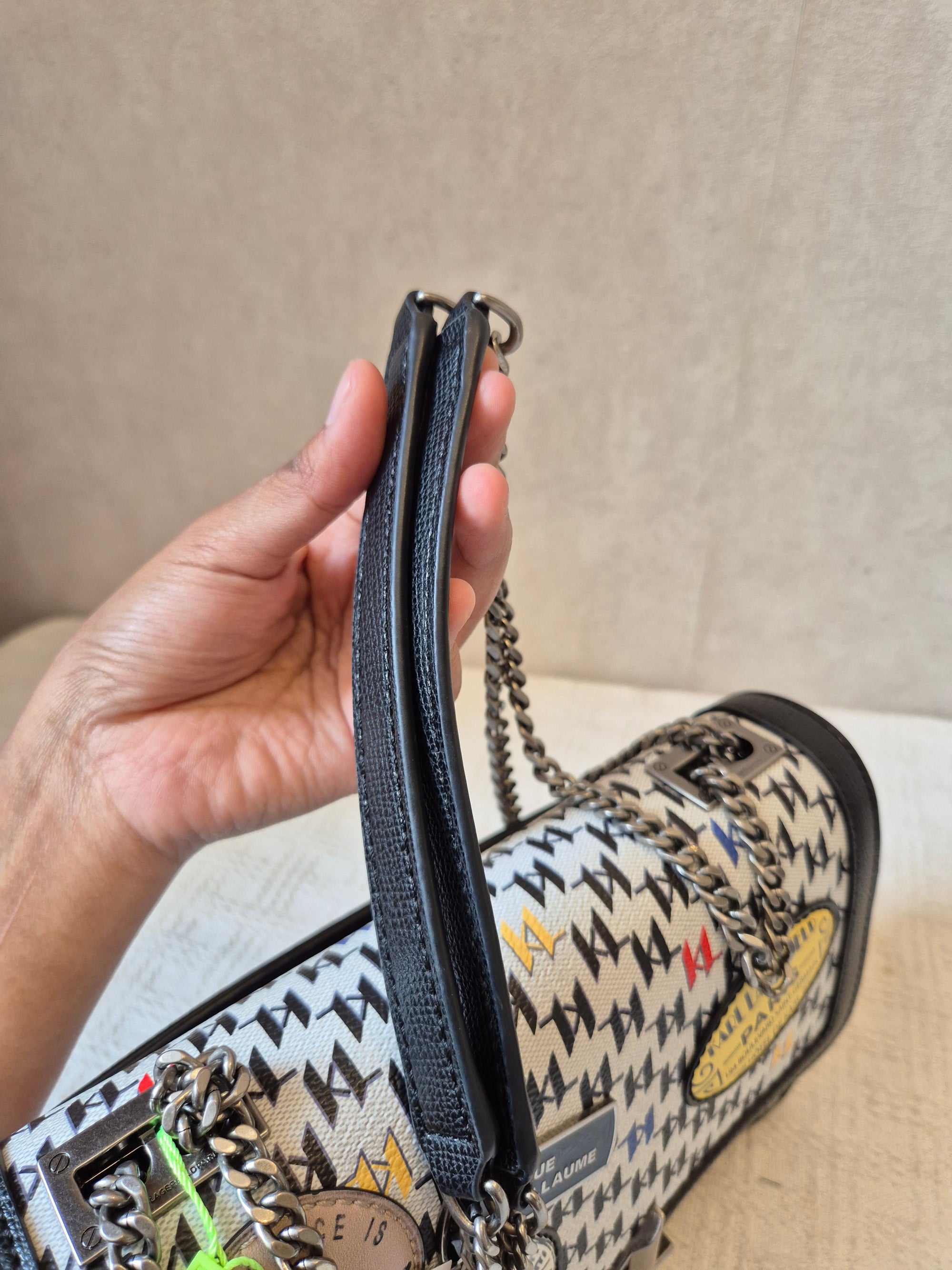 Karl Corine Flap Motif
