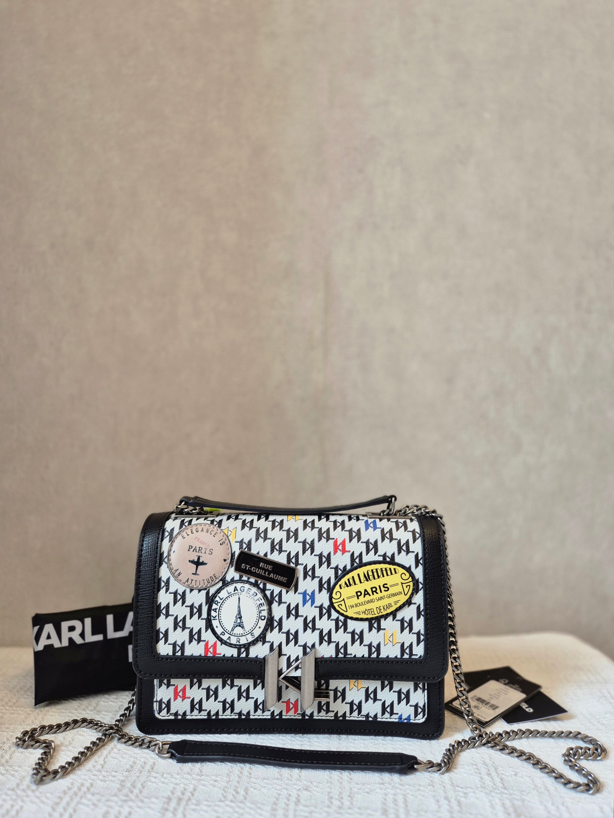 Karl Corine Flap Motif