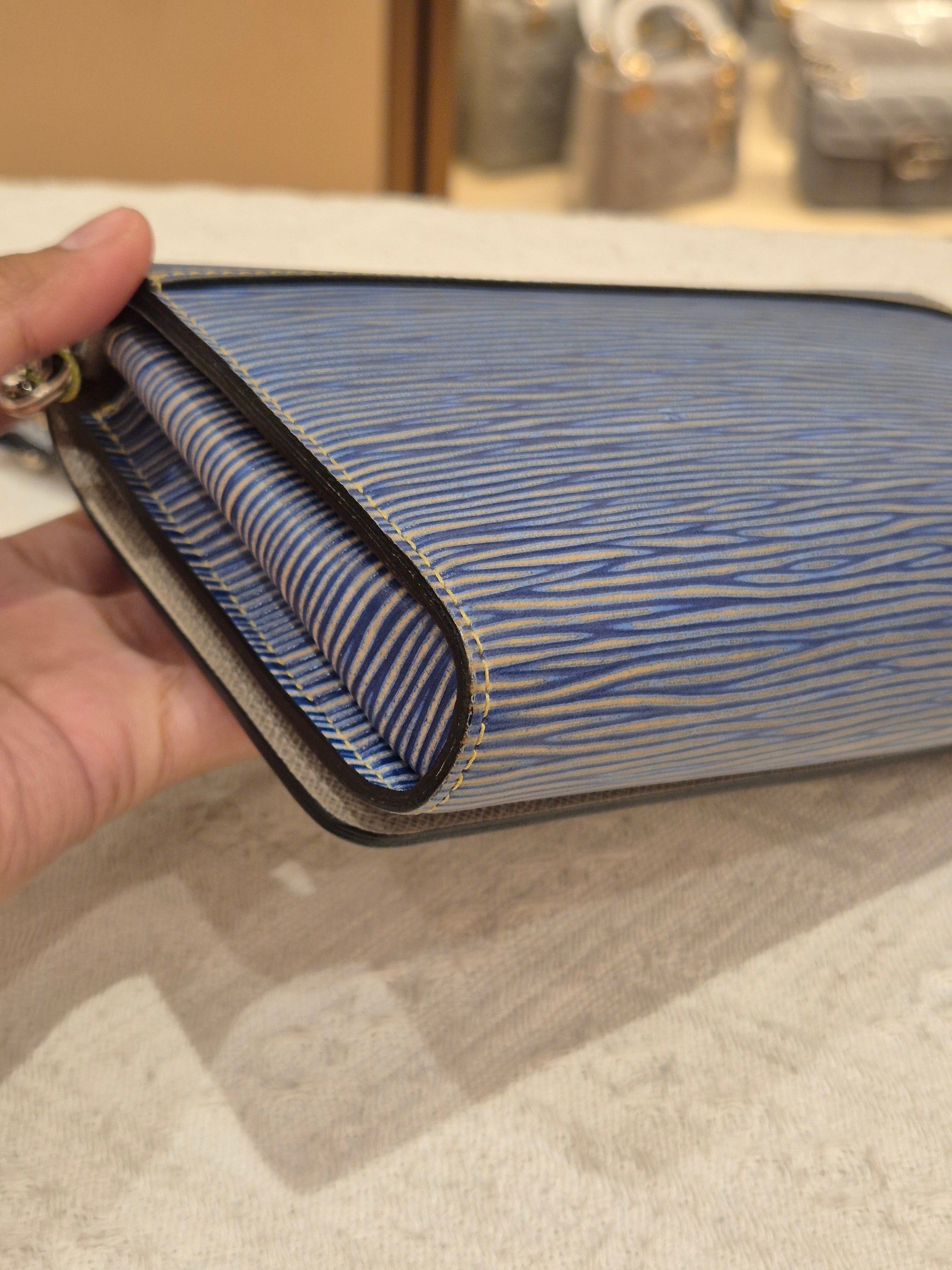 Louis Vuitton Twist Woc Epi Blue