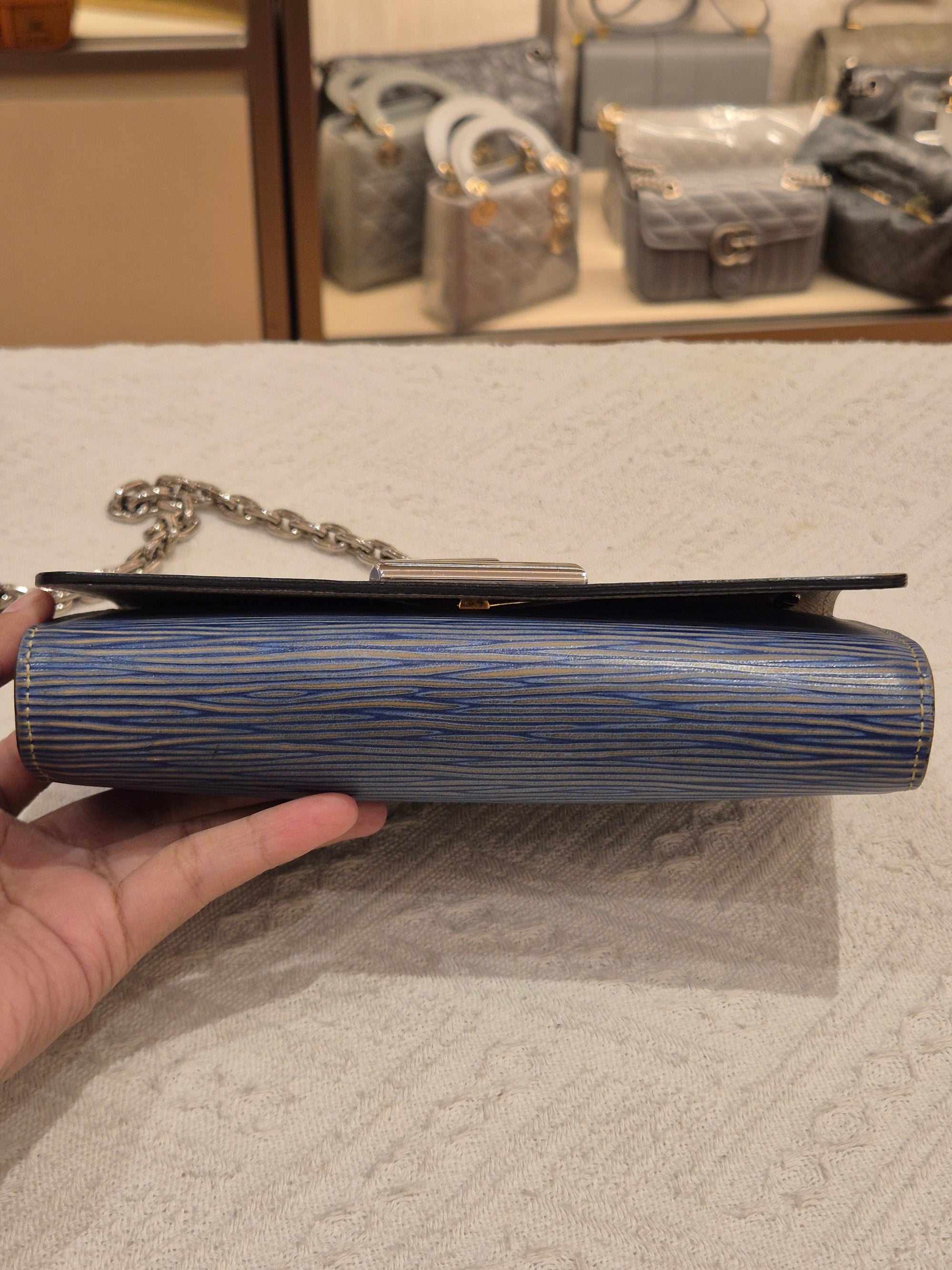 Louis Vuitton Twist Woc Epi Blue