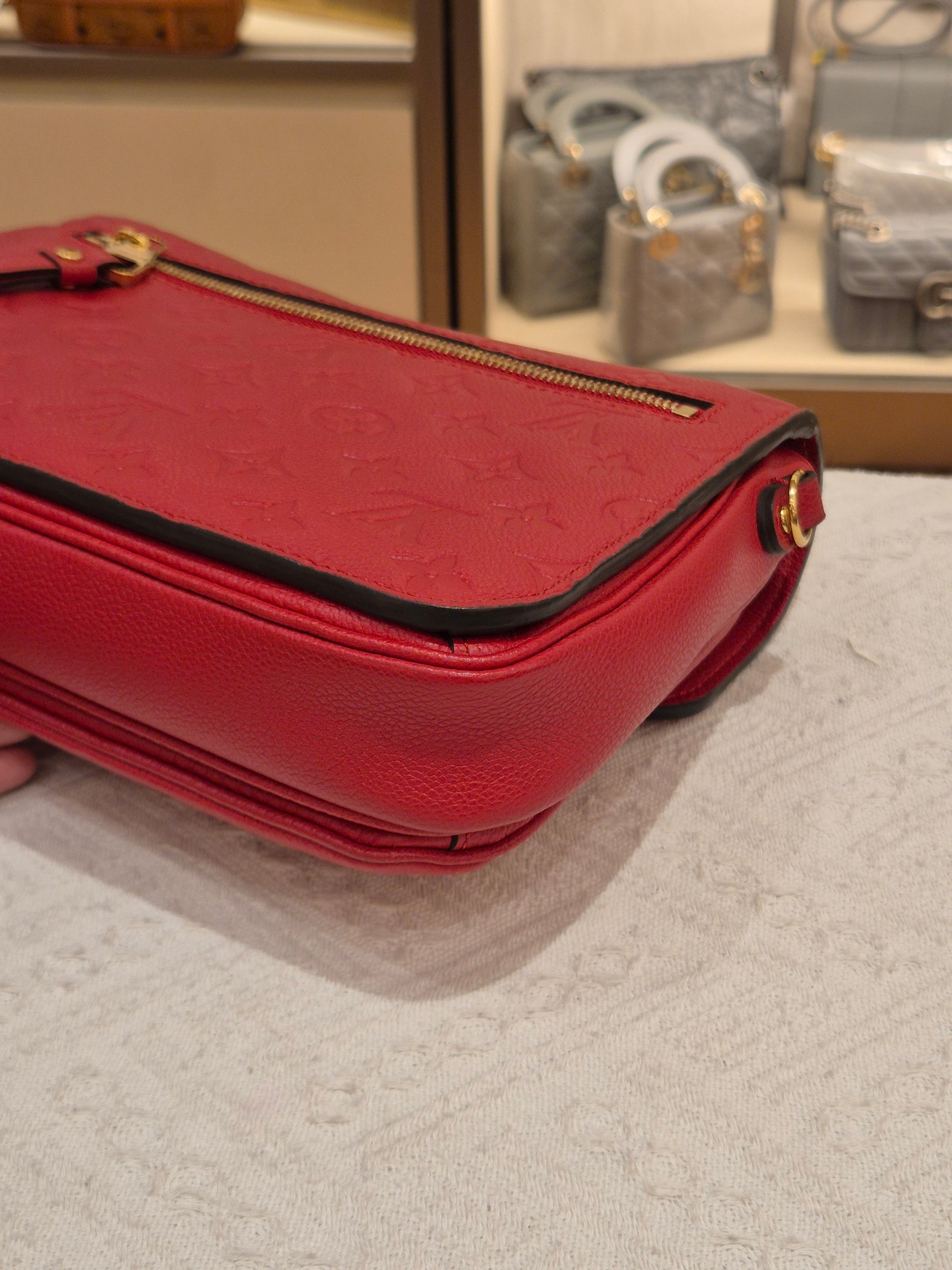 Louis Vuitton Metis Empreinte Cerise