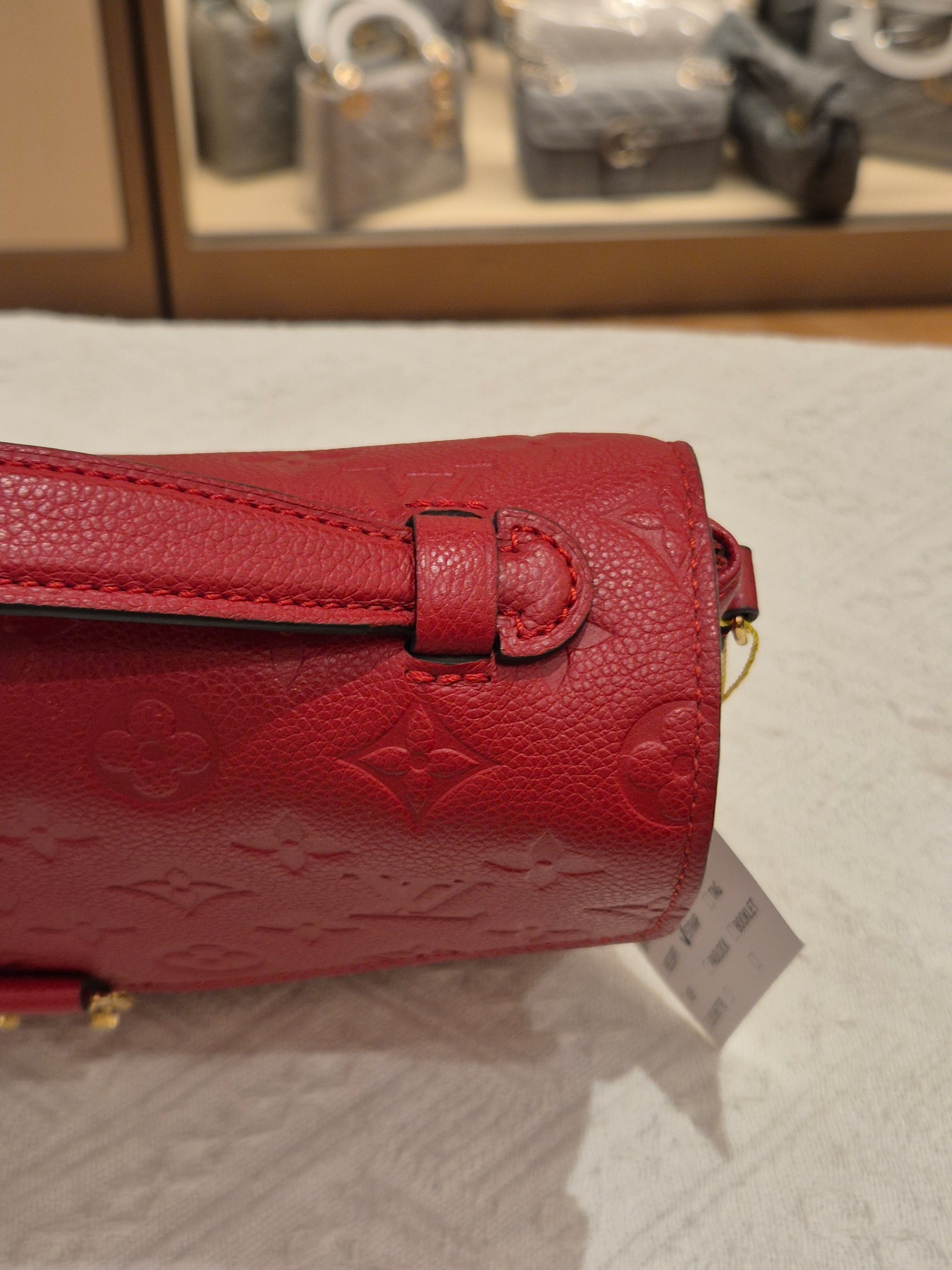 Louis Vuitton Metis Empreinte Cerise