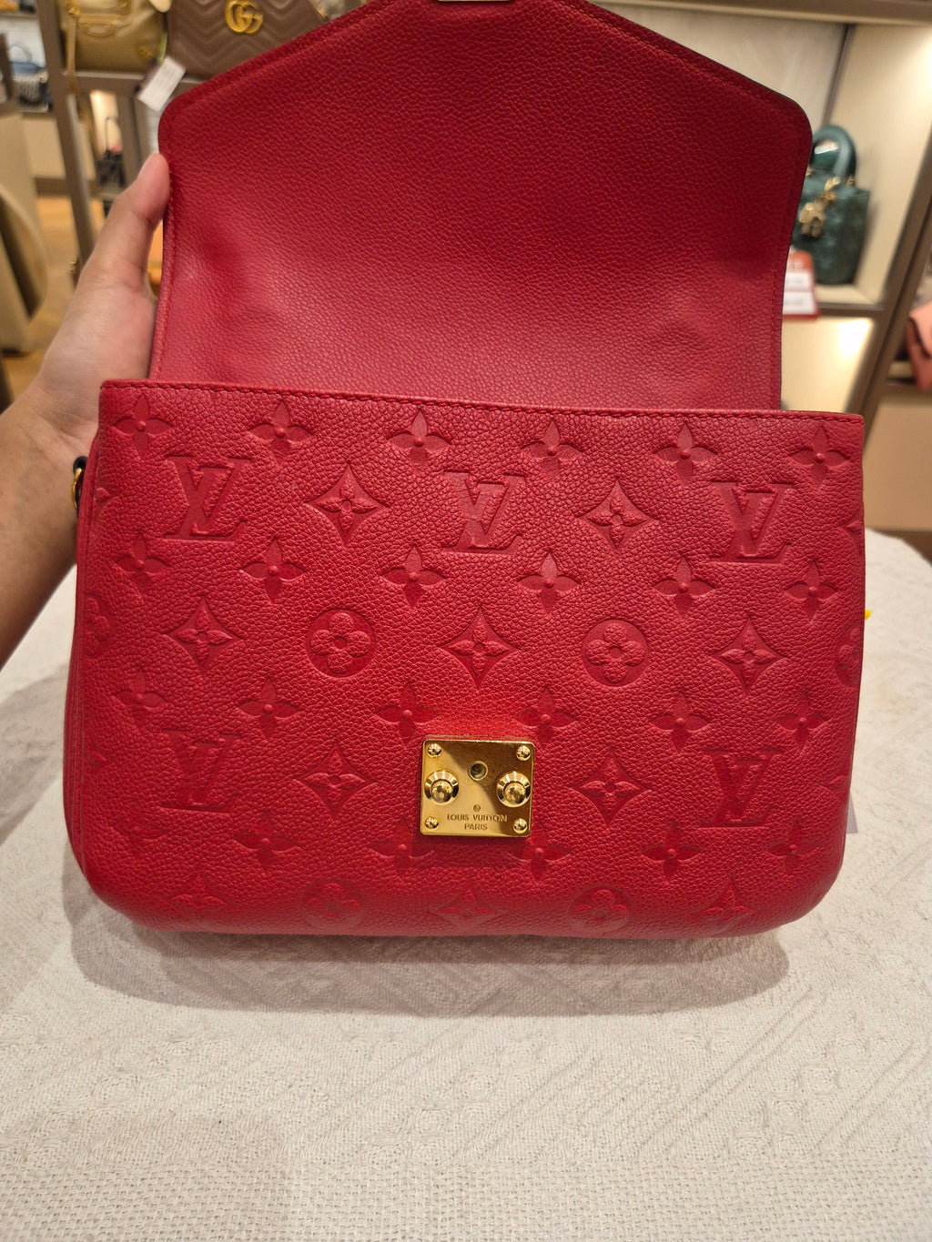 Louis Vuitton Metis Empreinte Cerise