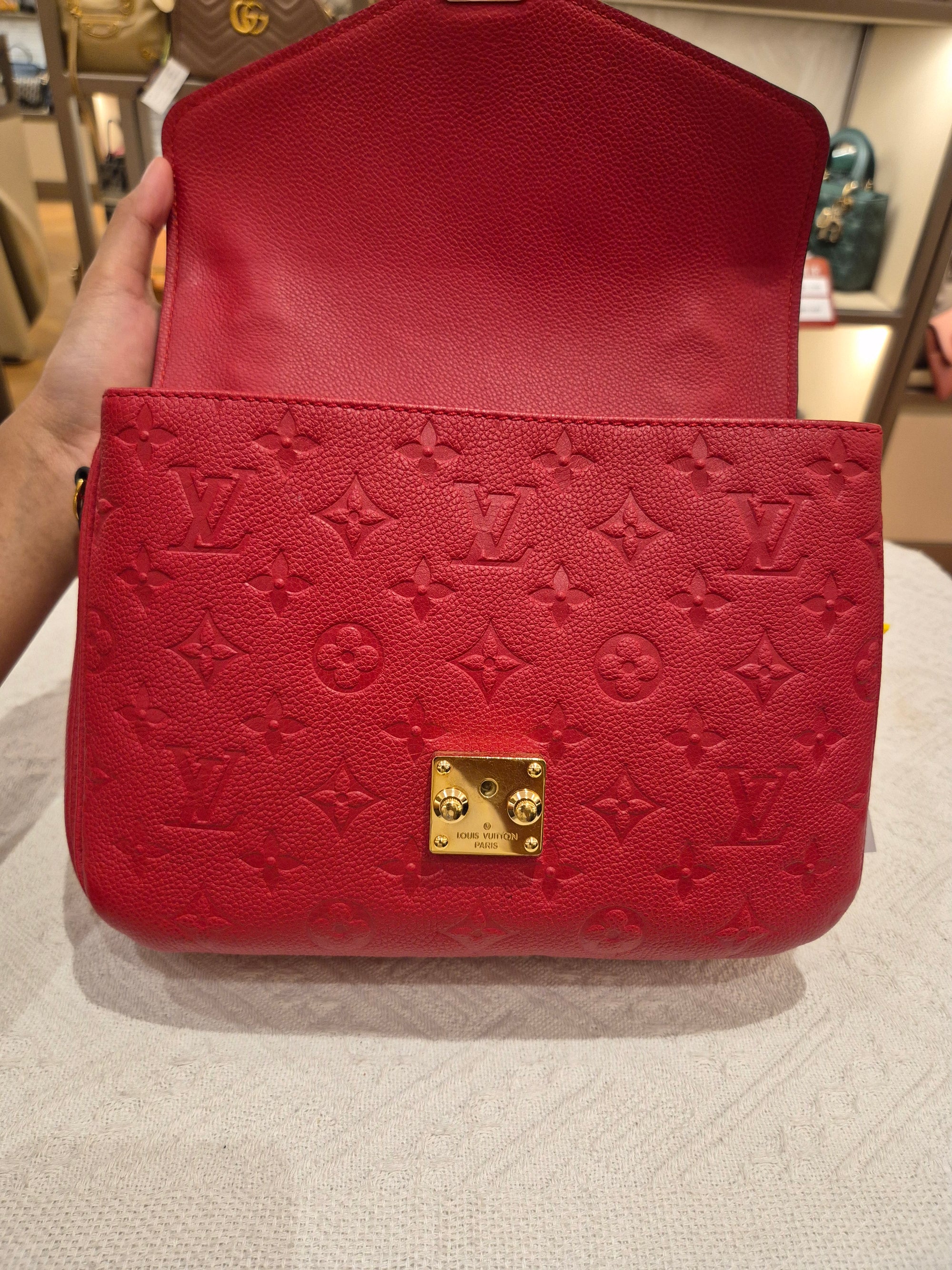 Louis Vuitton Metis Empreinte Cerise