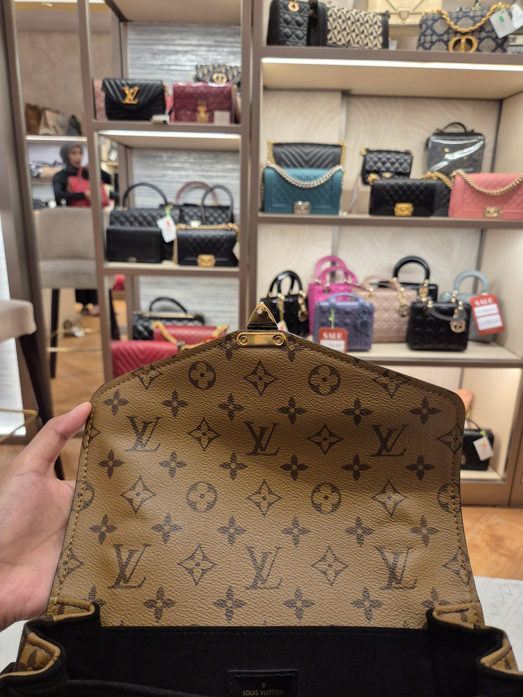 Louis Vuitton Metis Monogram Reverse