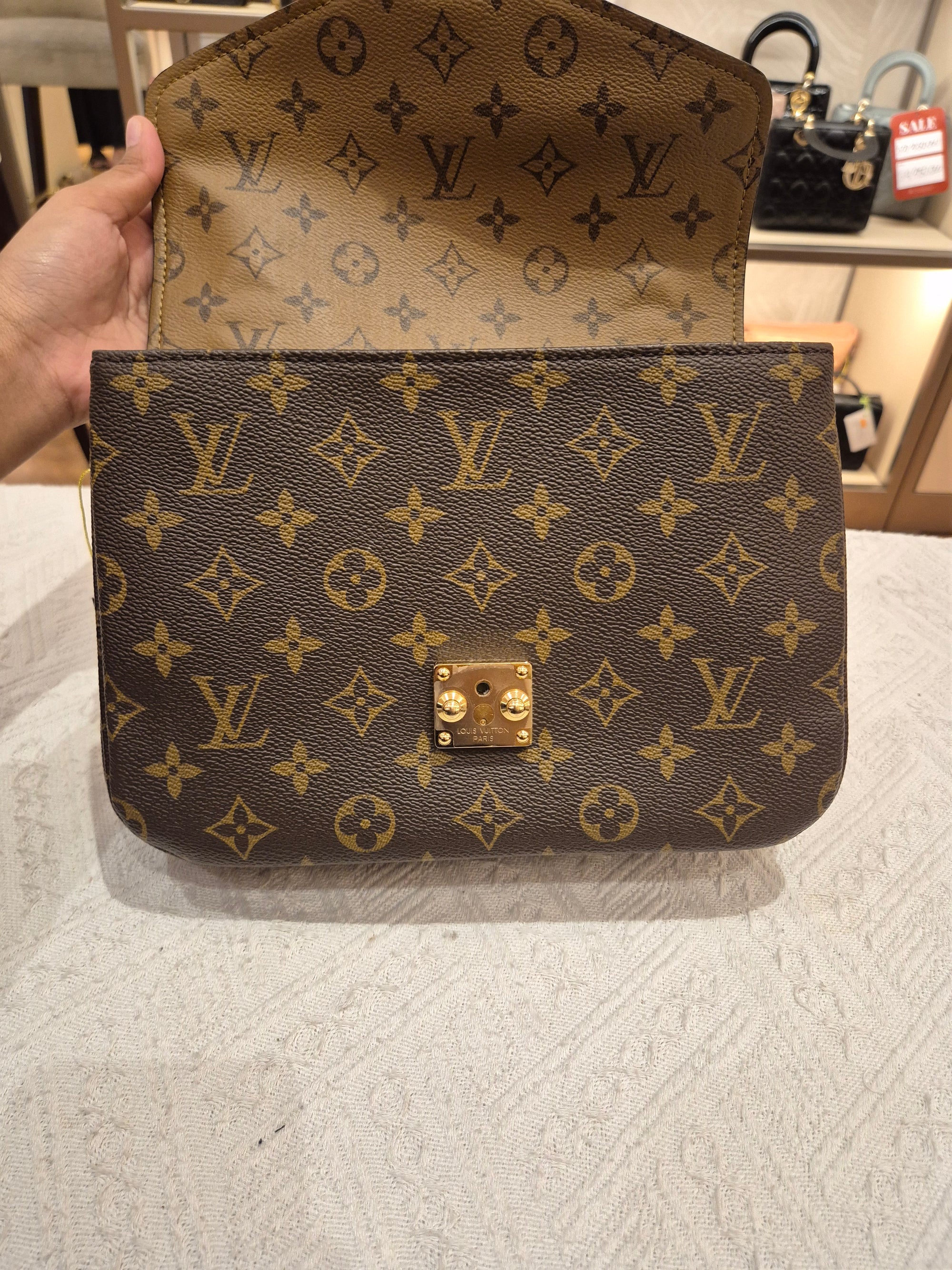 Louis Vuitton Metis Monogram Reverse