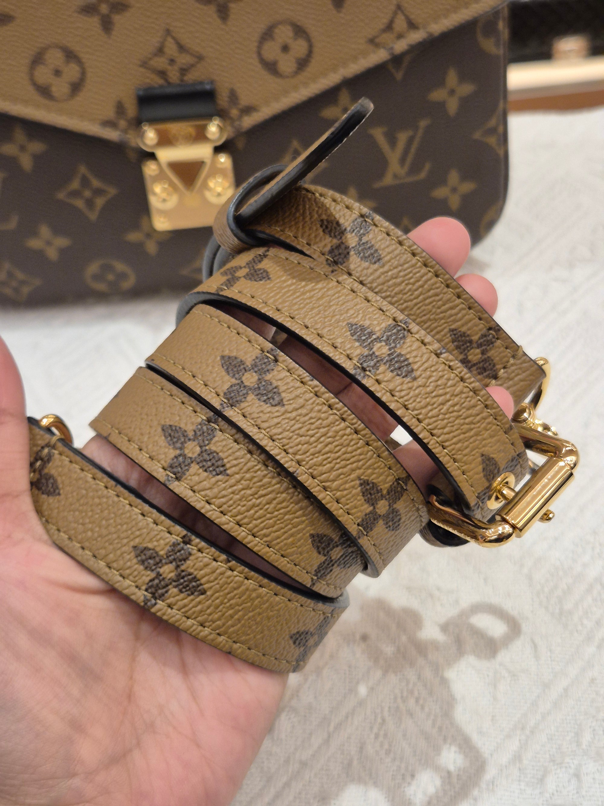 Louis Vuitton Metis Monogram Reverse
