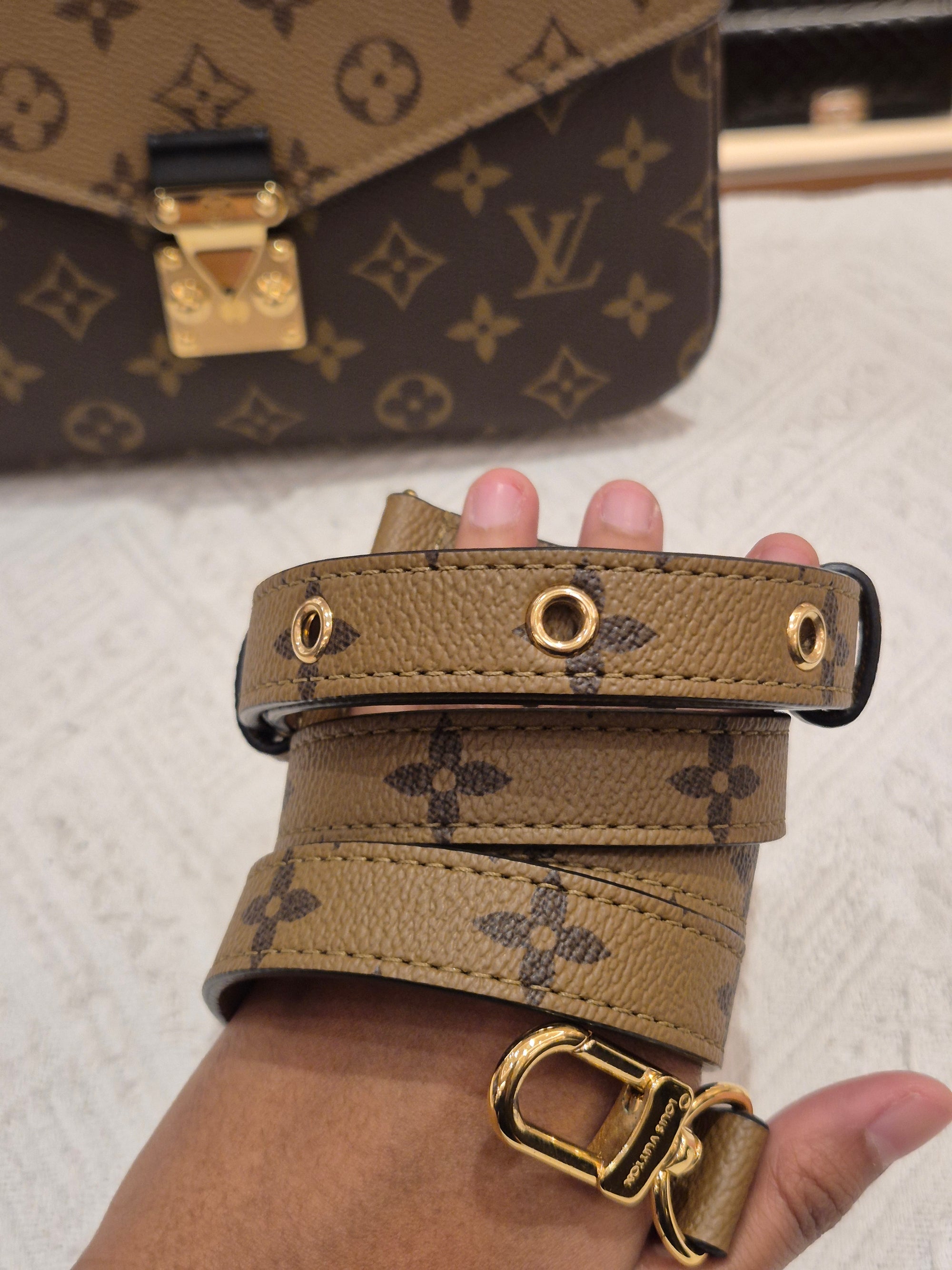 Louis Vuitton Metis Monogram Reverse