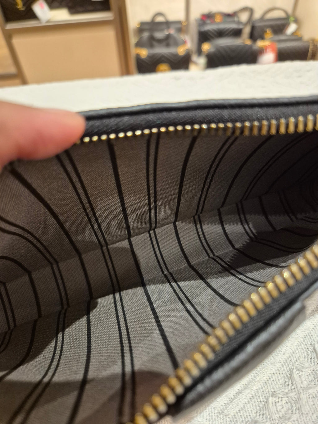 Louis Vuitton Easy Poch on Strap Emp Black