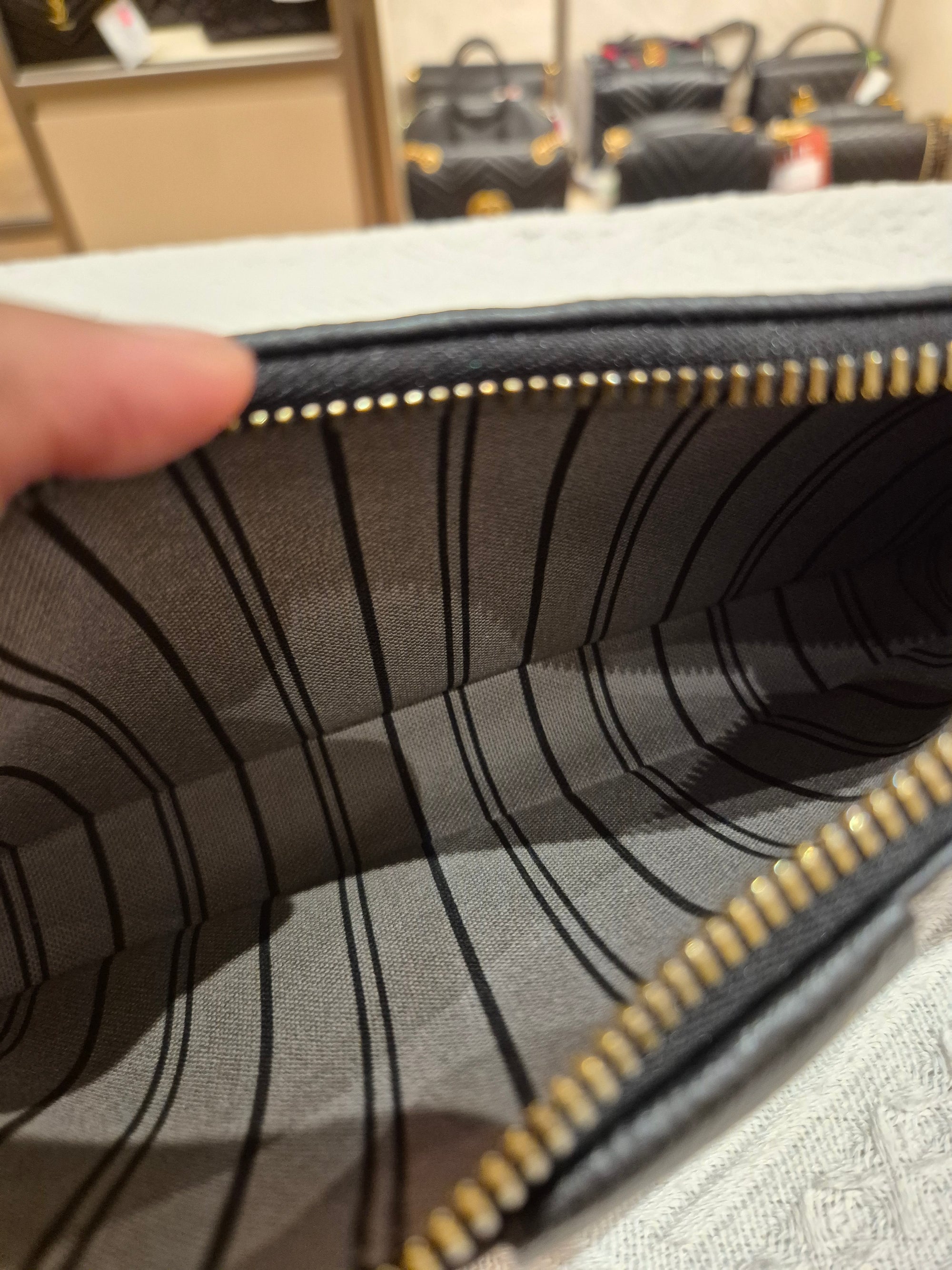 Louis Vuitton Easy Poch on Strap Emp Black