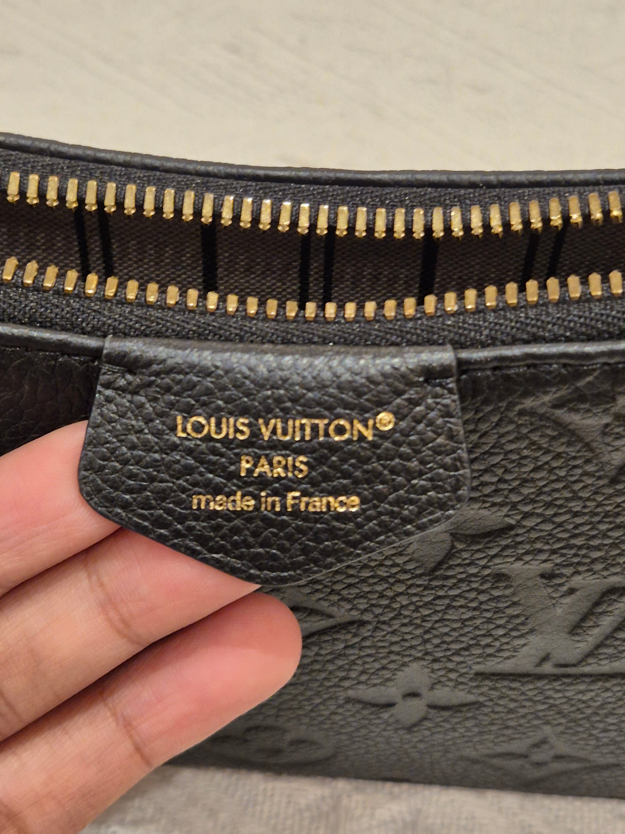 Louis Vuitton Easy Poch on Strap Emp Black