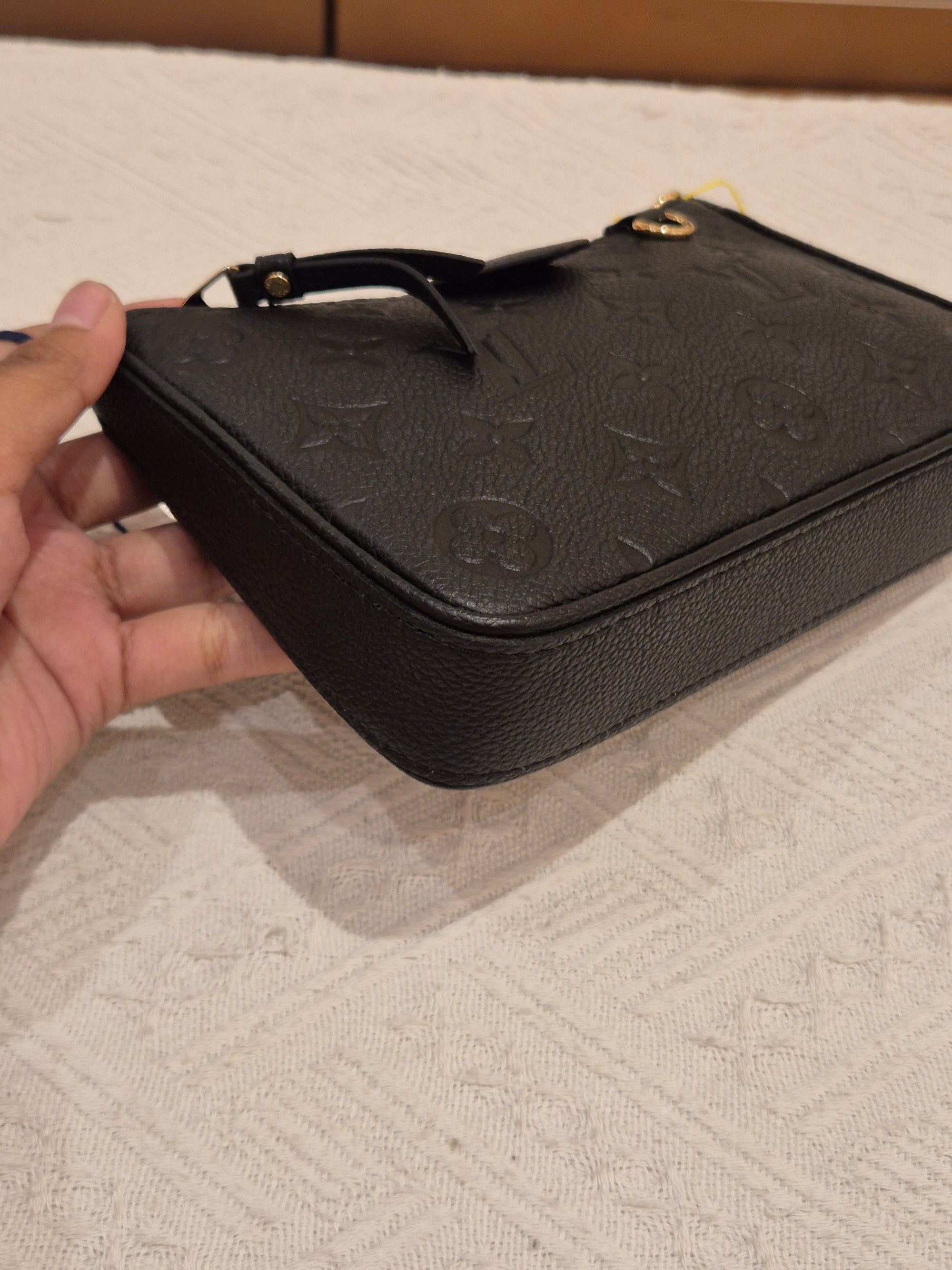 Louis Vuitton Easy Poch on Strap Emp Black