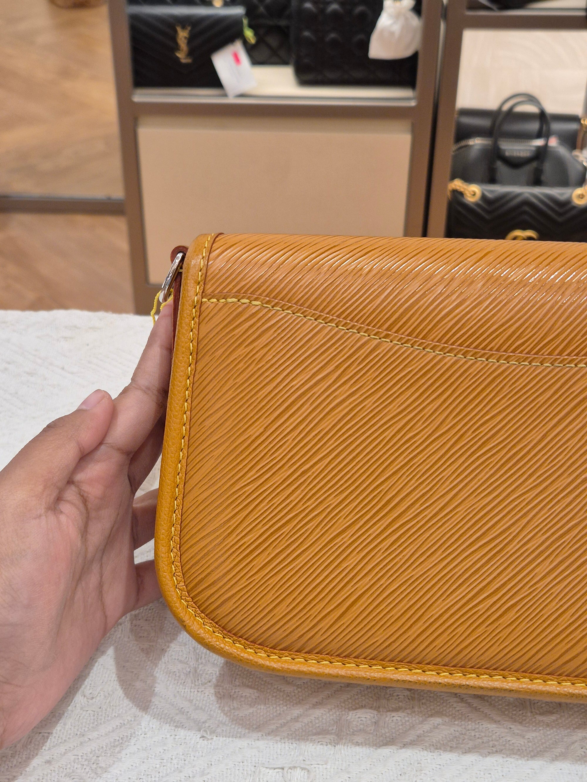 Louis Vuitton Buci Epi Gold