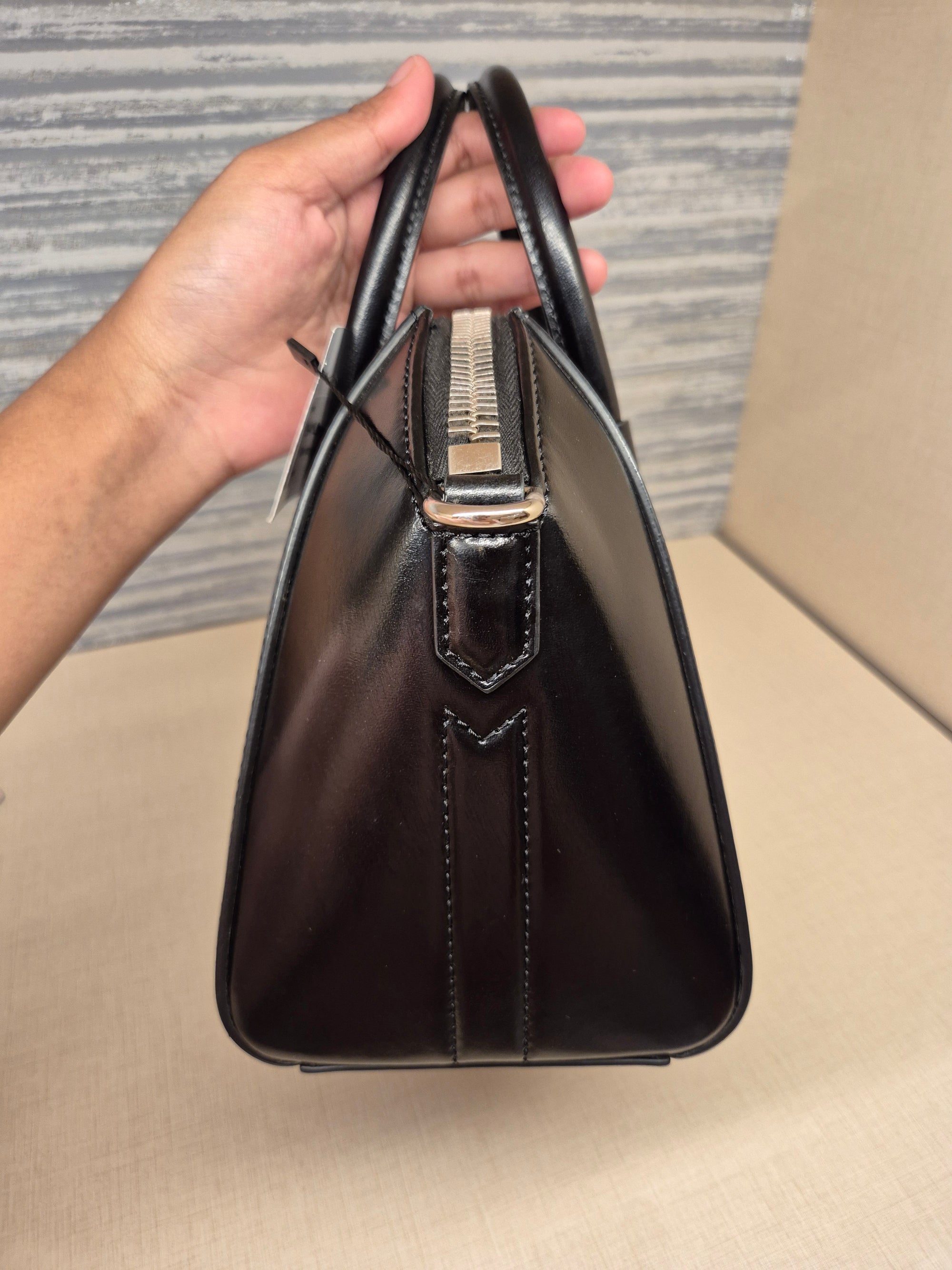 Givenchy Antigona Mini Smooth Leather Black