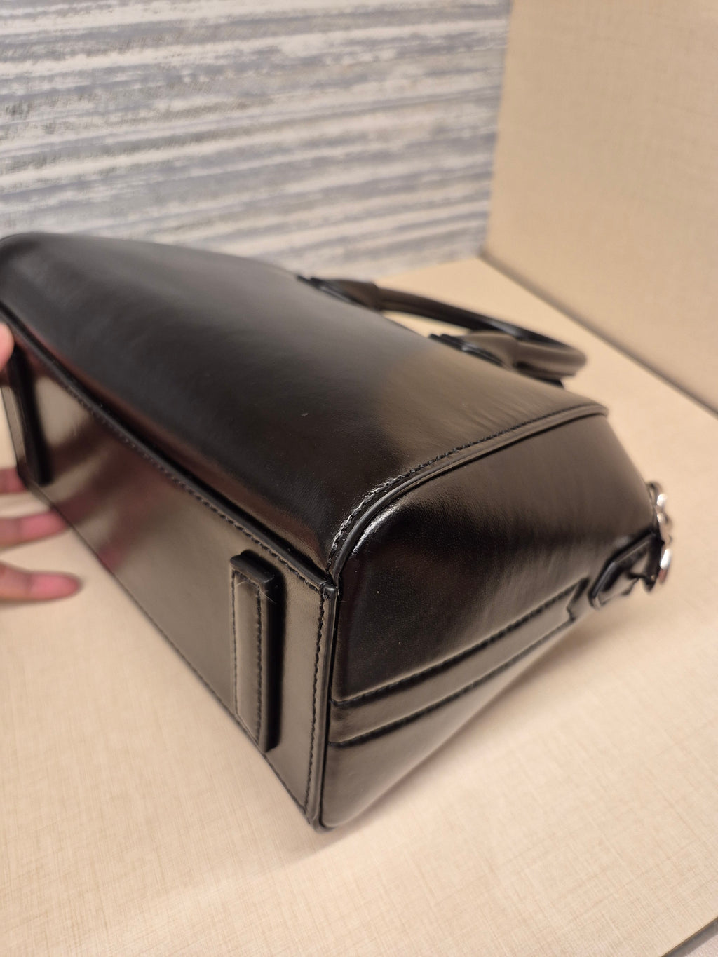Givenchy Antigona Mini Smooth Leather Black