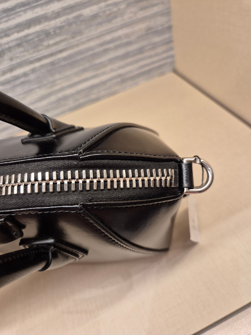 Givenchy Antigona Mini Smooth Leather Black