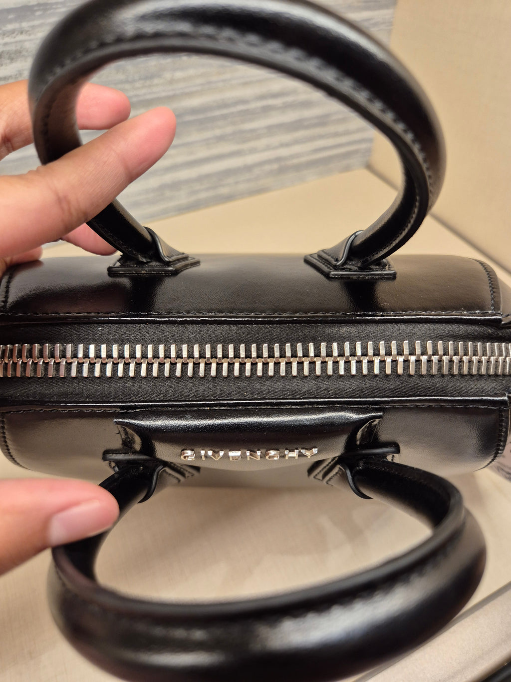 Givenchy Antigona Mini Smooth Leather Black
