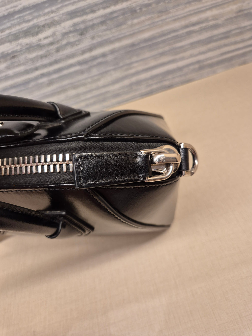 Givenchy Antigona Mini Smooth Leather Black