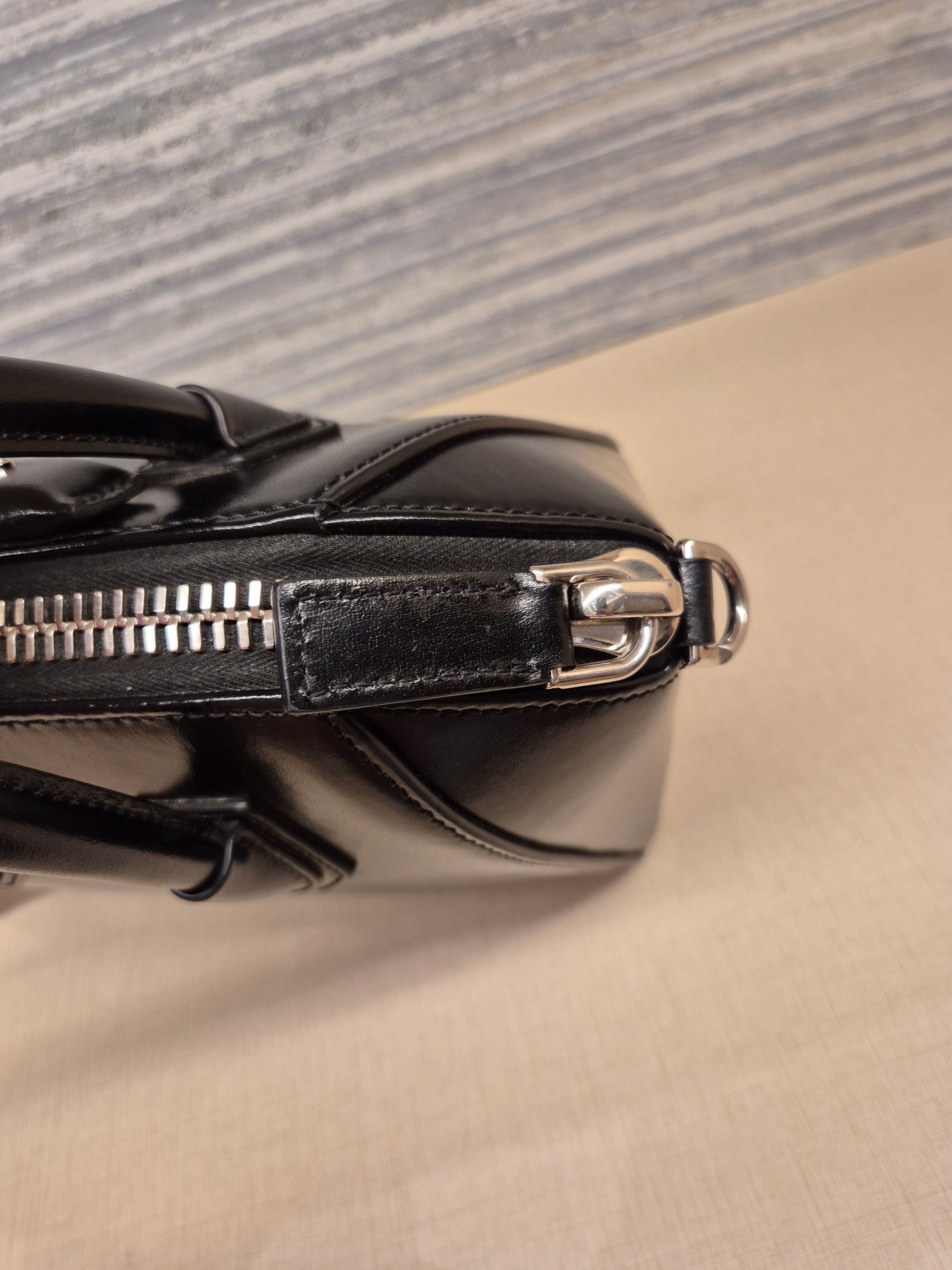 Givenchy Antigona Mini Smooth Leather Black