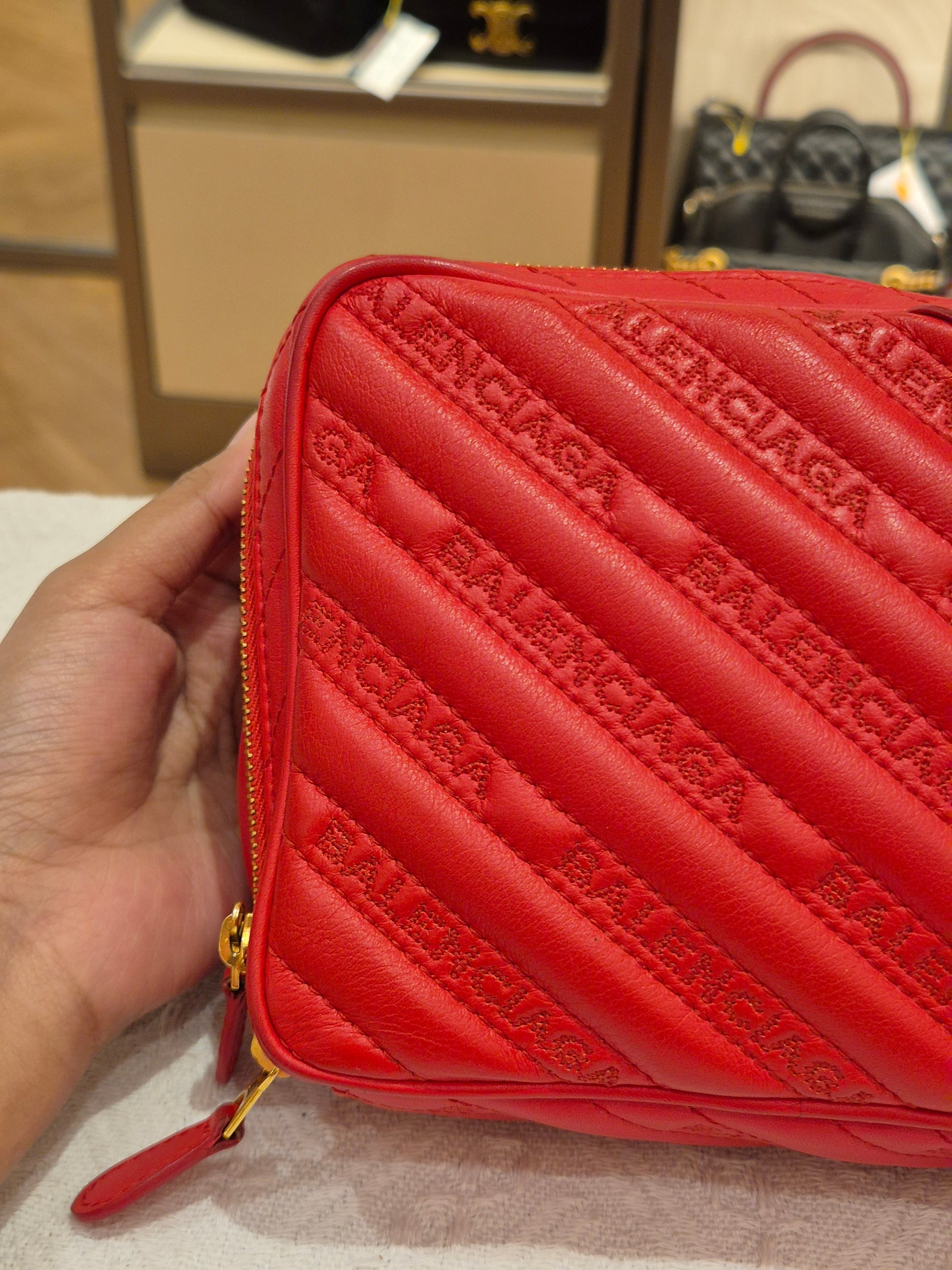 Balenciaga Blanket Reporter red
