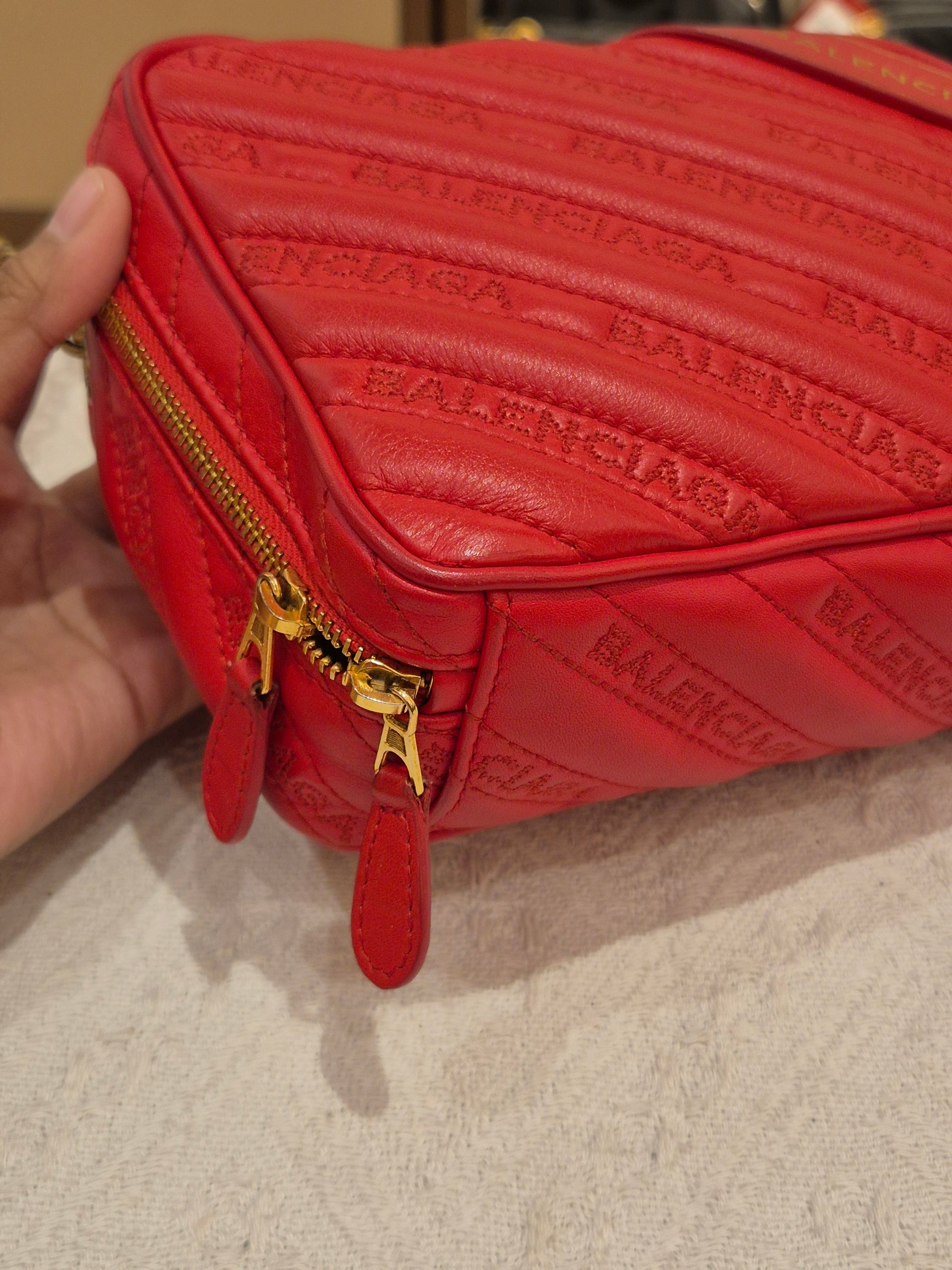 Balenciaga Blanket Reporter red